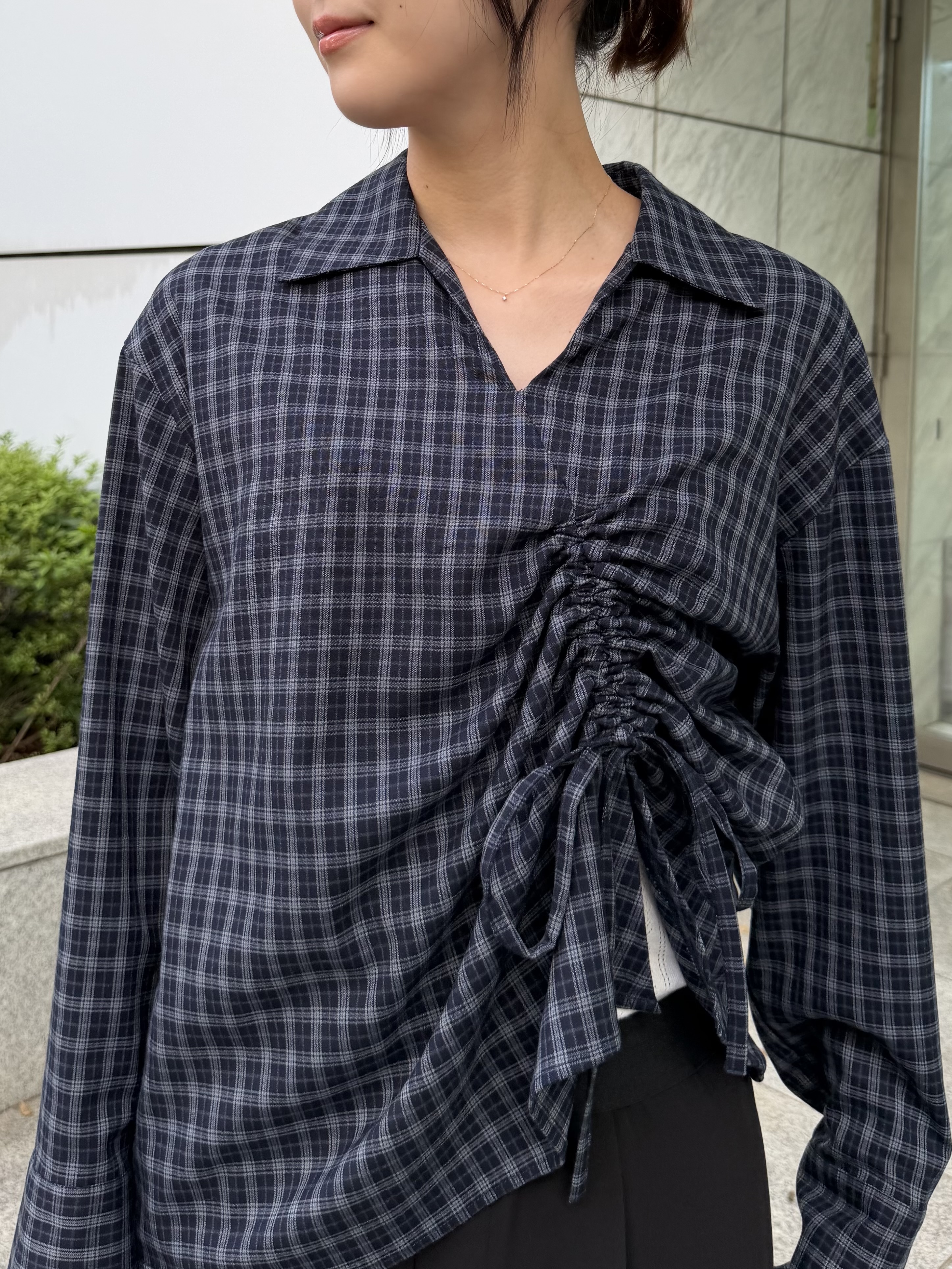 ririkaさんの「INDIVI｜バイアスシャーリングチェックシャツ【LIVE紹介／上枝みどりさん着用】」を使ったコーディネート