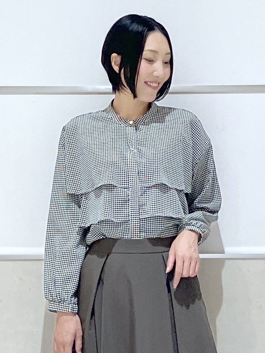 eriko さんの「Dessin｜【秋羽織り/洗える】ハウンドトゥースフリルブラウス」を使ったコーディネート