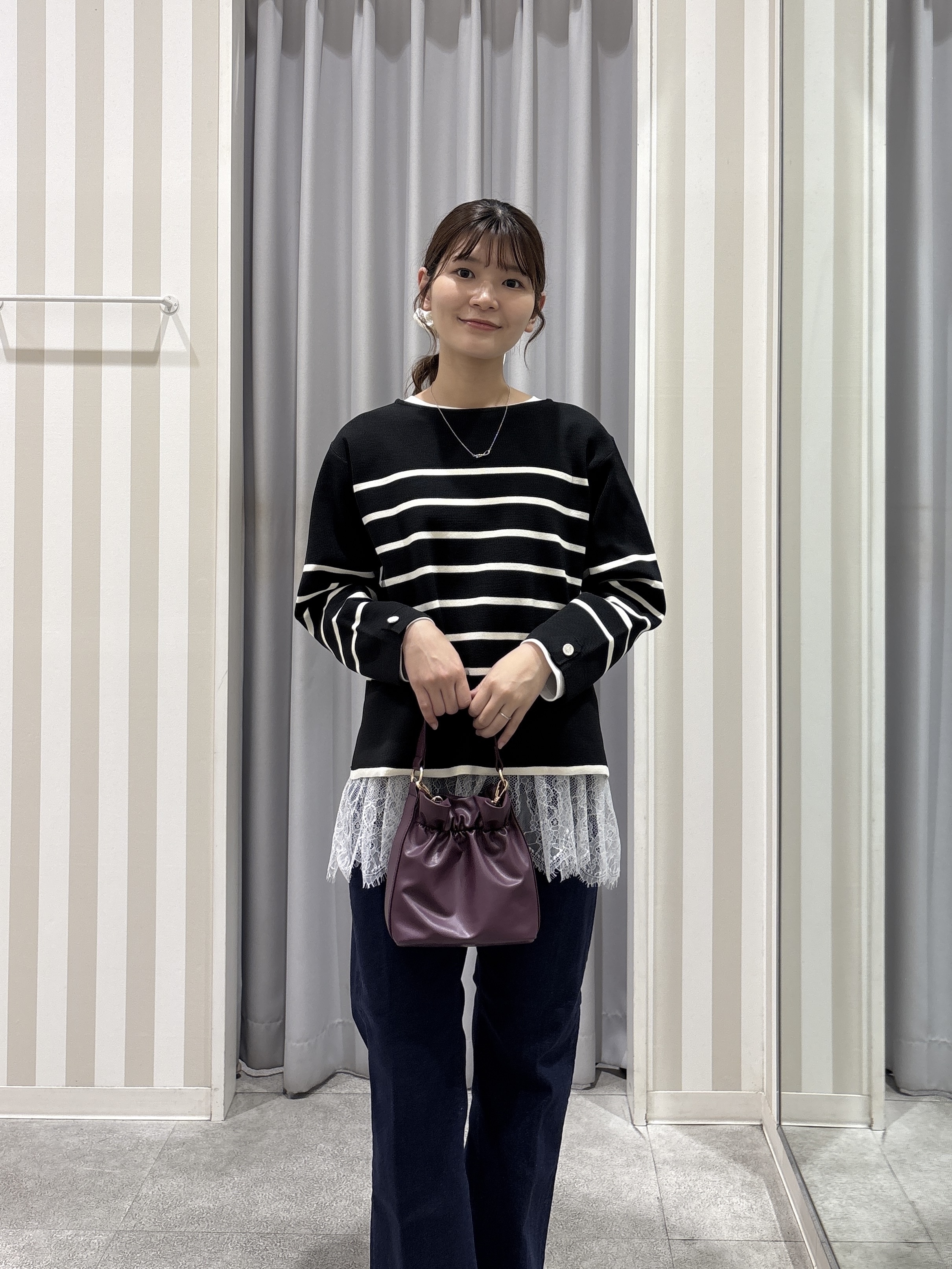 Rikaさんの「SHOO･LA･RUE｜【洗濯機可/S-LL】抜け感ある着こなしに 金ボタン付き スポンディッシュ クルーネックニット」を使ったコーディネート