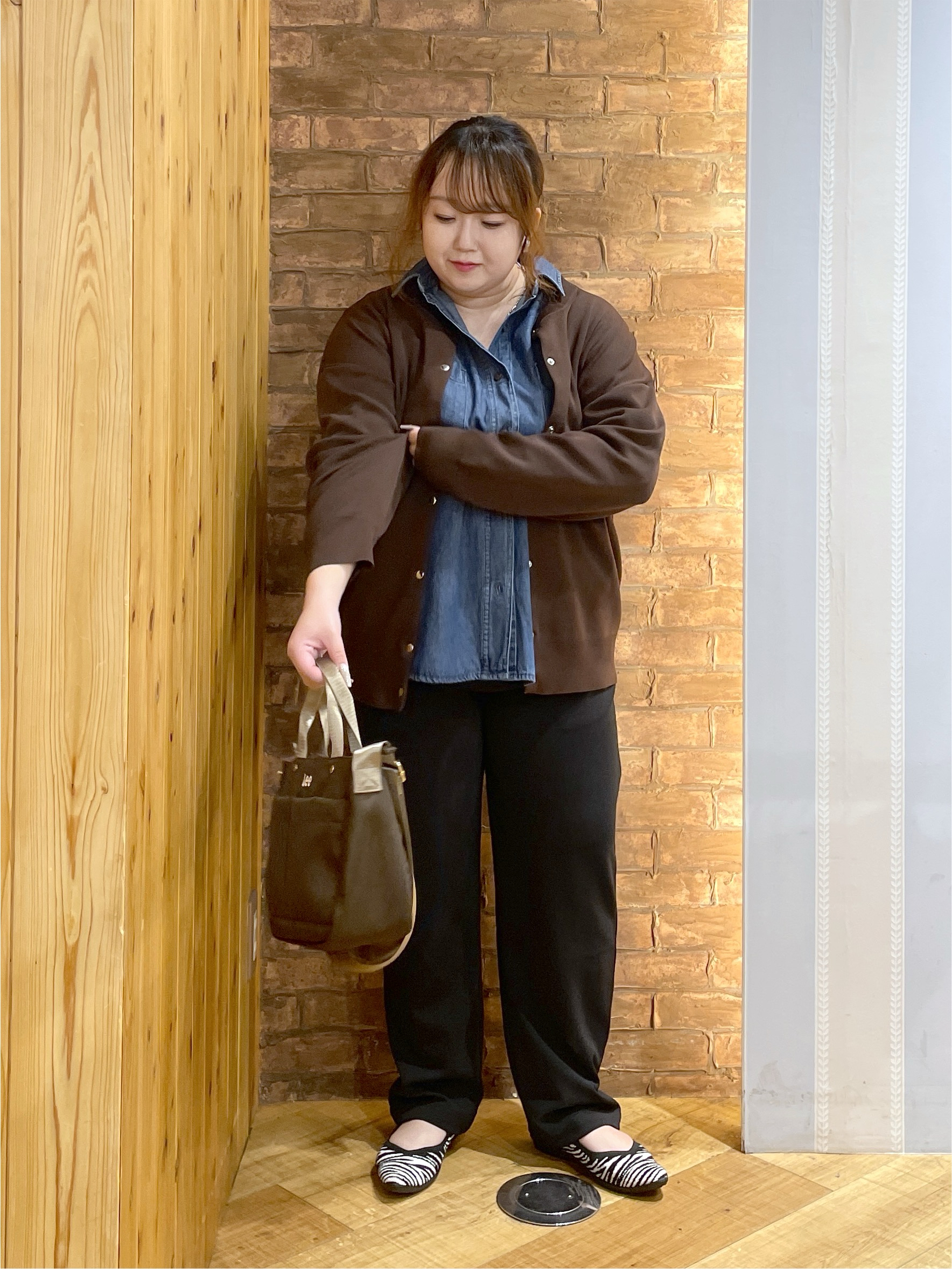 Risaさんの「SHOO･LA･RUE｜【セットアップ可/洗濯機可】軽やかに羽織れる スポンディッシュ ニットカーディガン」を使ったコーディネート