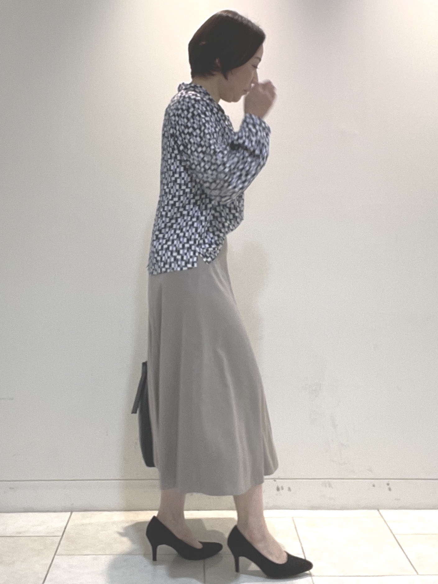 フミさんの「Reflect｜【SS-4Lサイズ／セットアップ】幾何柄プリント ボウタイデザインブラウス」を使ったコーディネート