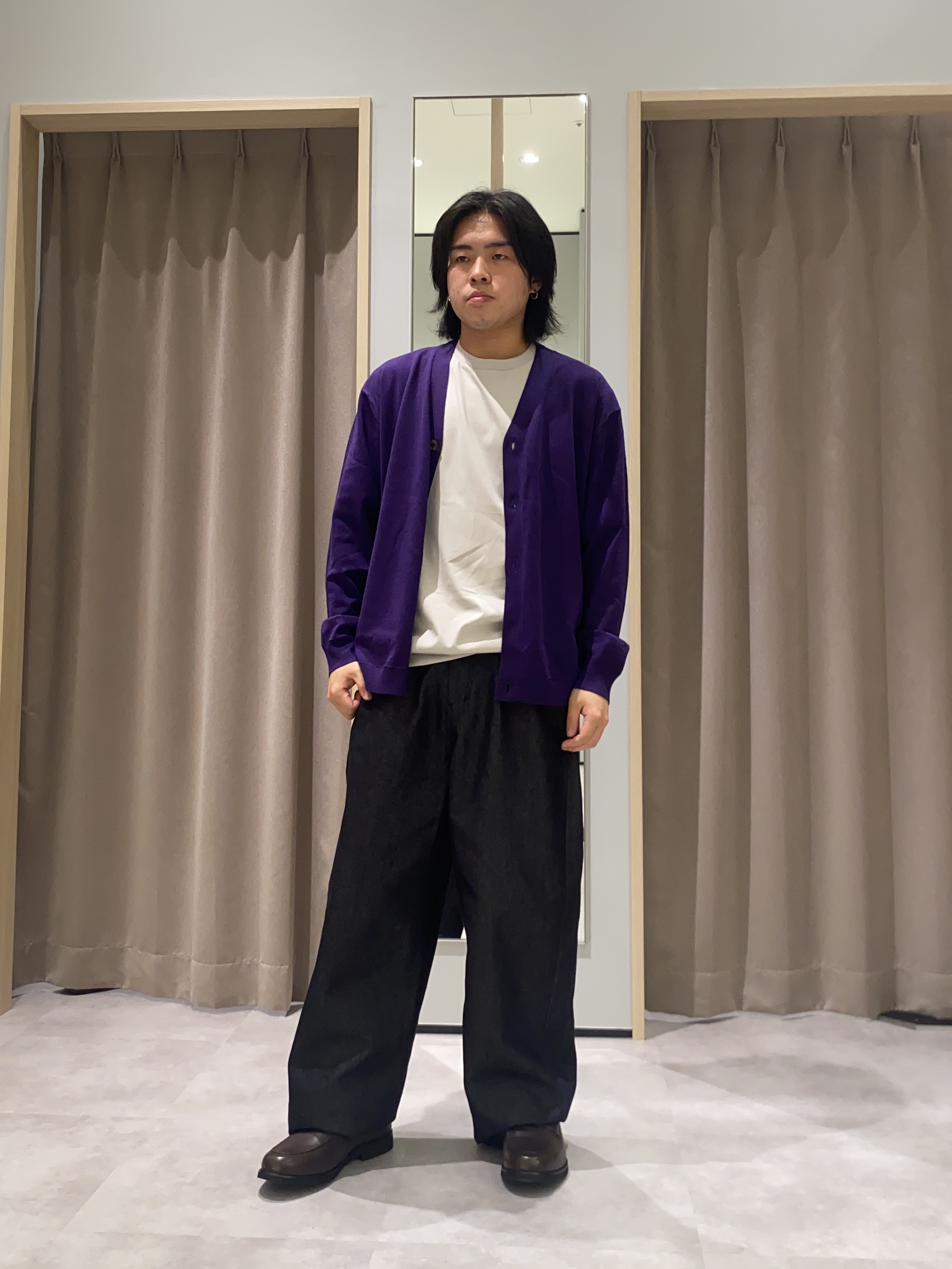 宍戸幸太さんの「TAKEO KIKUCHI｜アンチピリング ニット カーディガン」を使ったコーディネート