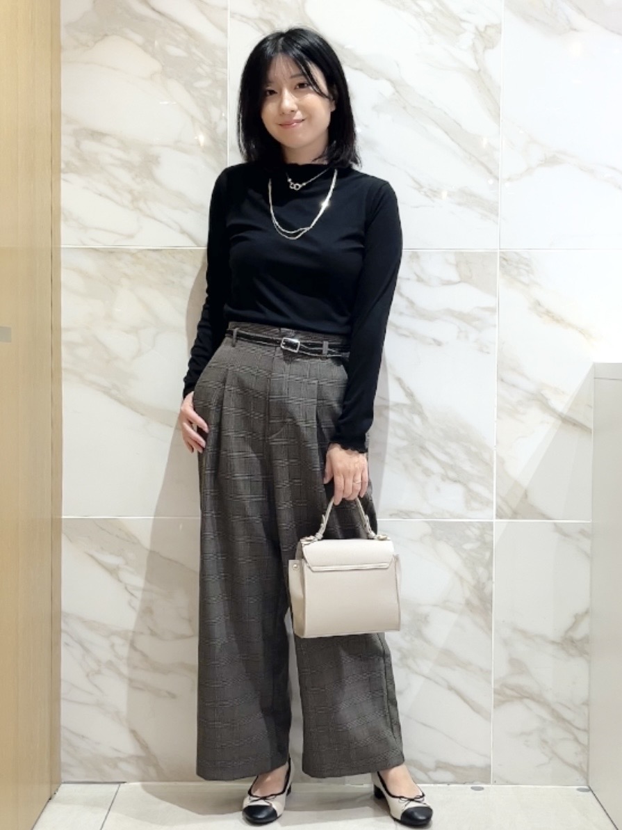 しおりさんの「index｜【一枚でも重ねても】メローフリル テレコトップス」を使ったコーディネート