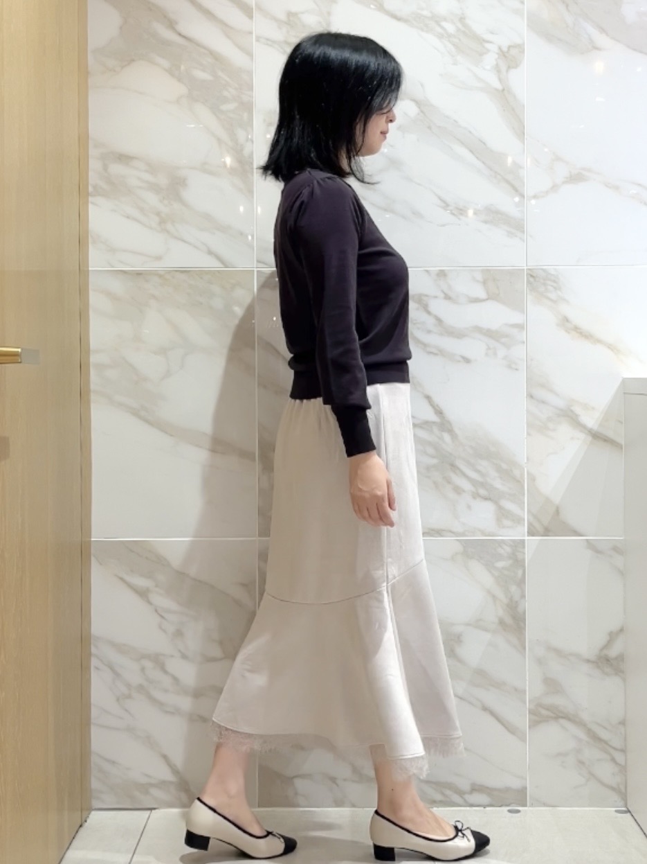 しおりさんの「index｜ビジューパーツ付きハートネックニット【洗濯機OK／抗ピリング】」を使ったコーディネート