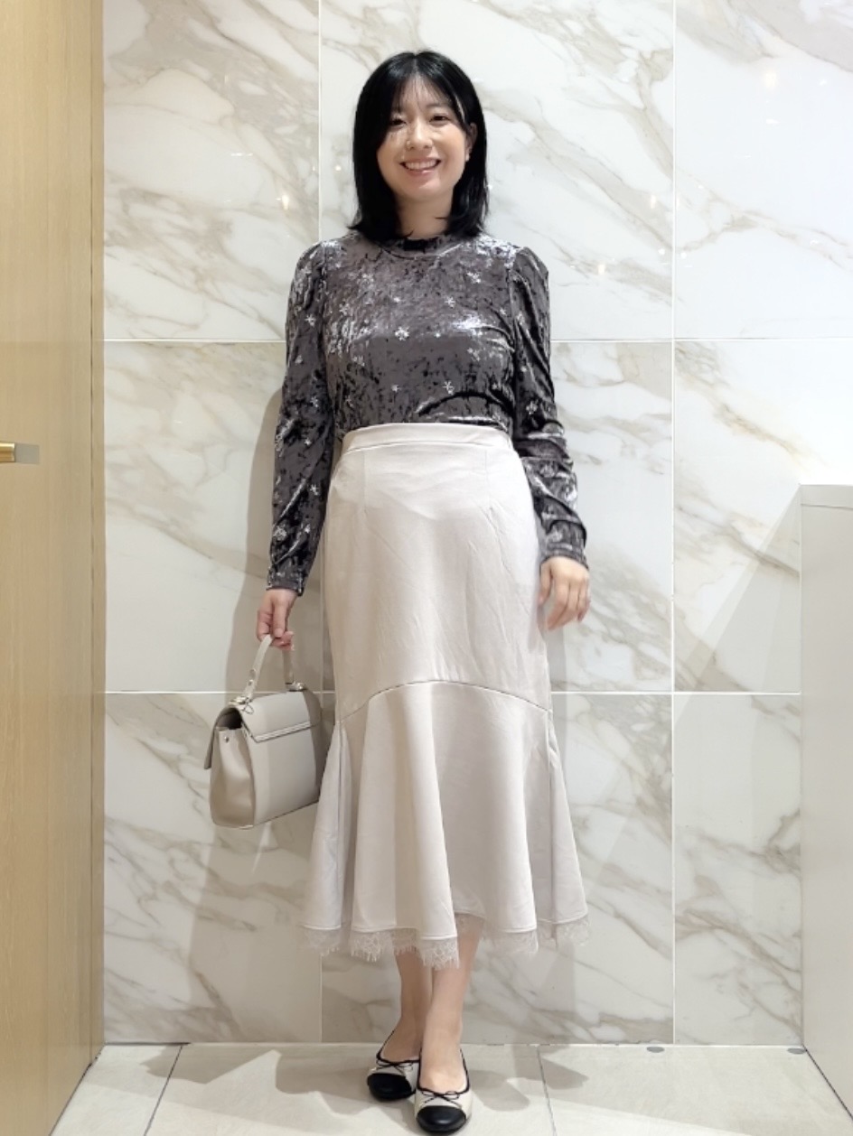 しおりさんの「index｜ベロア刺繍ハイネックトップス【洗濯機OK】」を使ったコーディネート