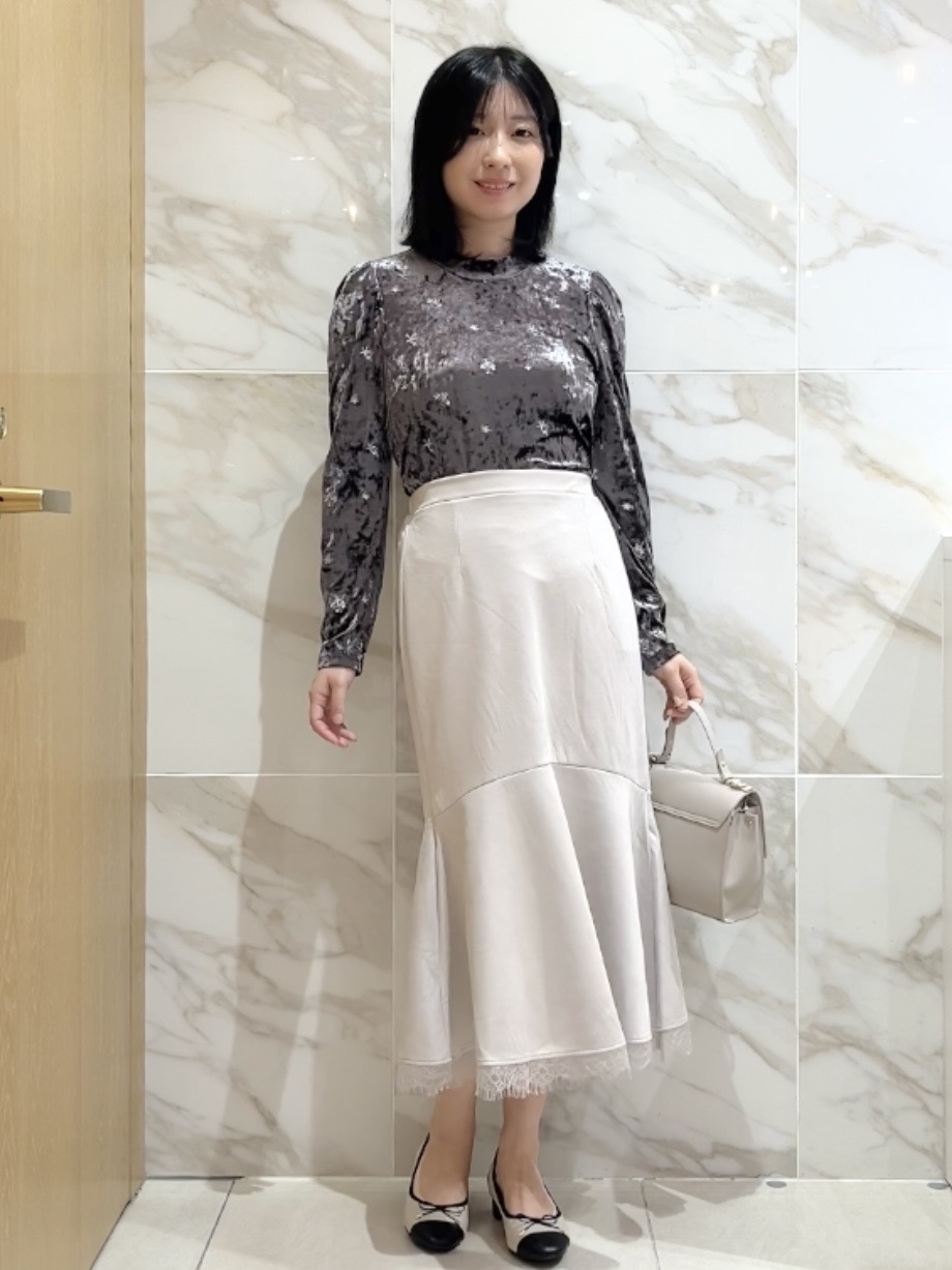 しおりさんの「index｜ベロア刺繍ハイネックトップス【洗濯機OK】」を使ったコーディネート