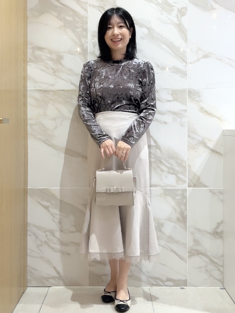 しおりさんの「index｜ベロア刺繍ハイネックトップス【洗濯機OK】」を使ったコーディネート