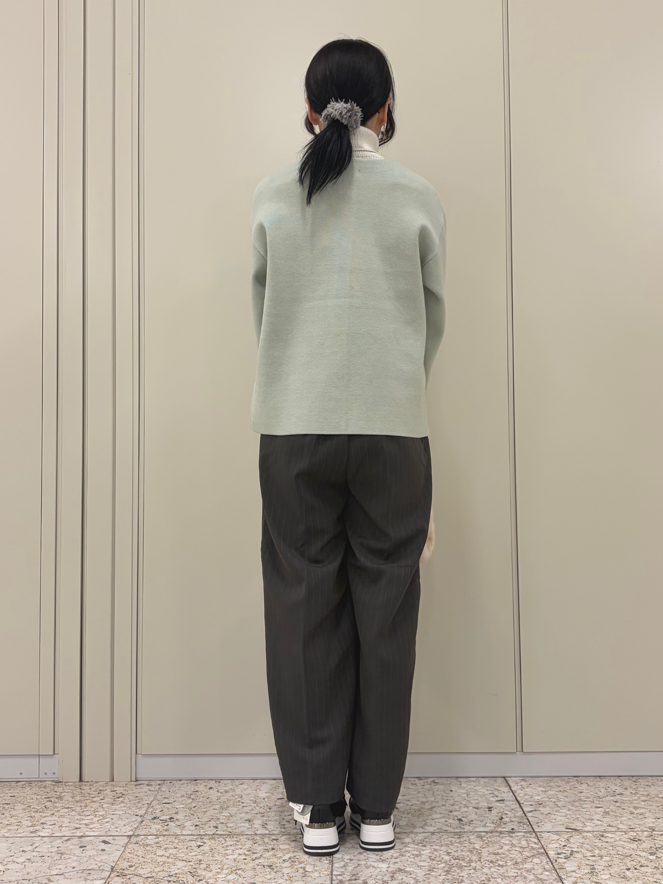 ひよりん⭐️さんの「SHOO･LA･RUE｜【絶妙なゆるピタ/S-LL/洗濯機可】華やかラメリブタートルニット」を使ったコーディネート
