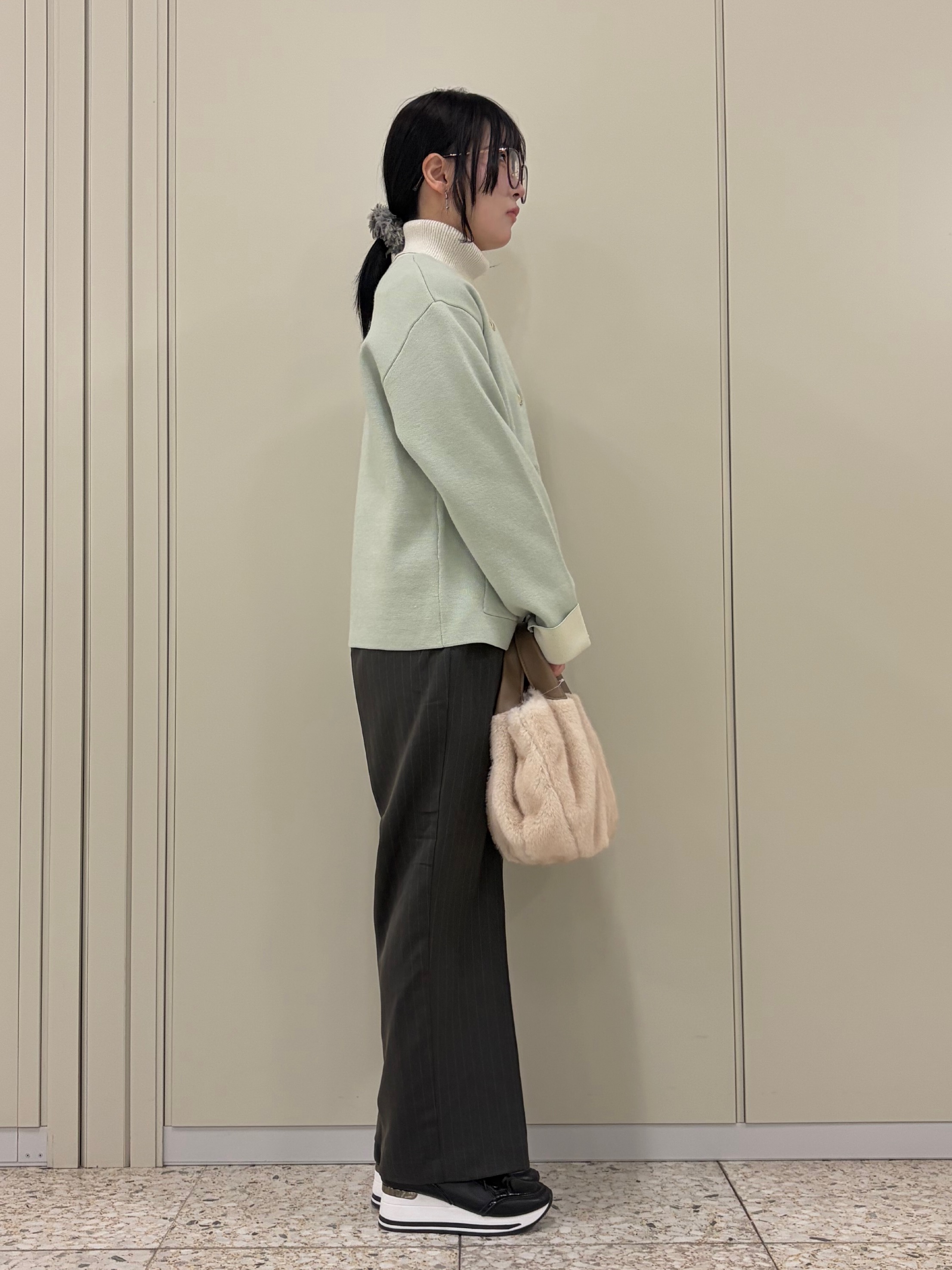 ひよりん⭐️さんの「SHOO･LA･RUE｜【絶妙なゆるピタ/S-LL/洗濯機可】華やかラメリブタートルニット」を使ったコーディネート