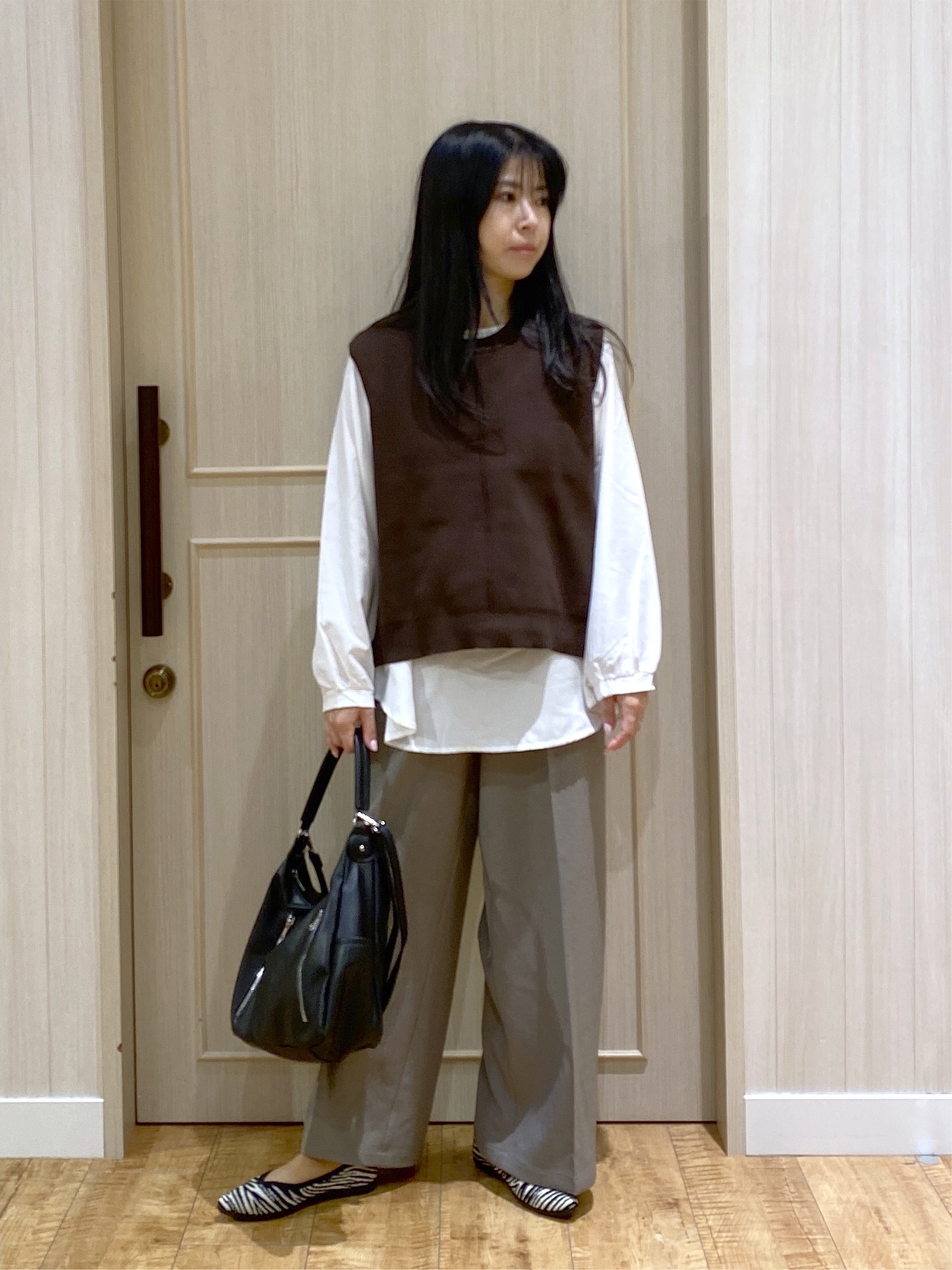 ERIさんの「SHOO･LA･RUE｜【2点セット/S-LL】着回し自在 スポンディッシュニットベスト＆フレアシャツ」を使ったコーディネート