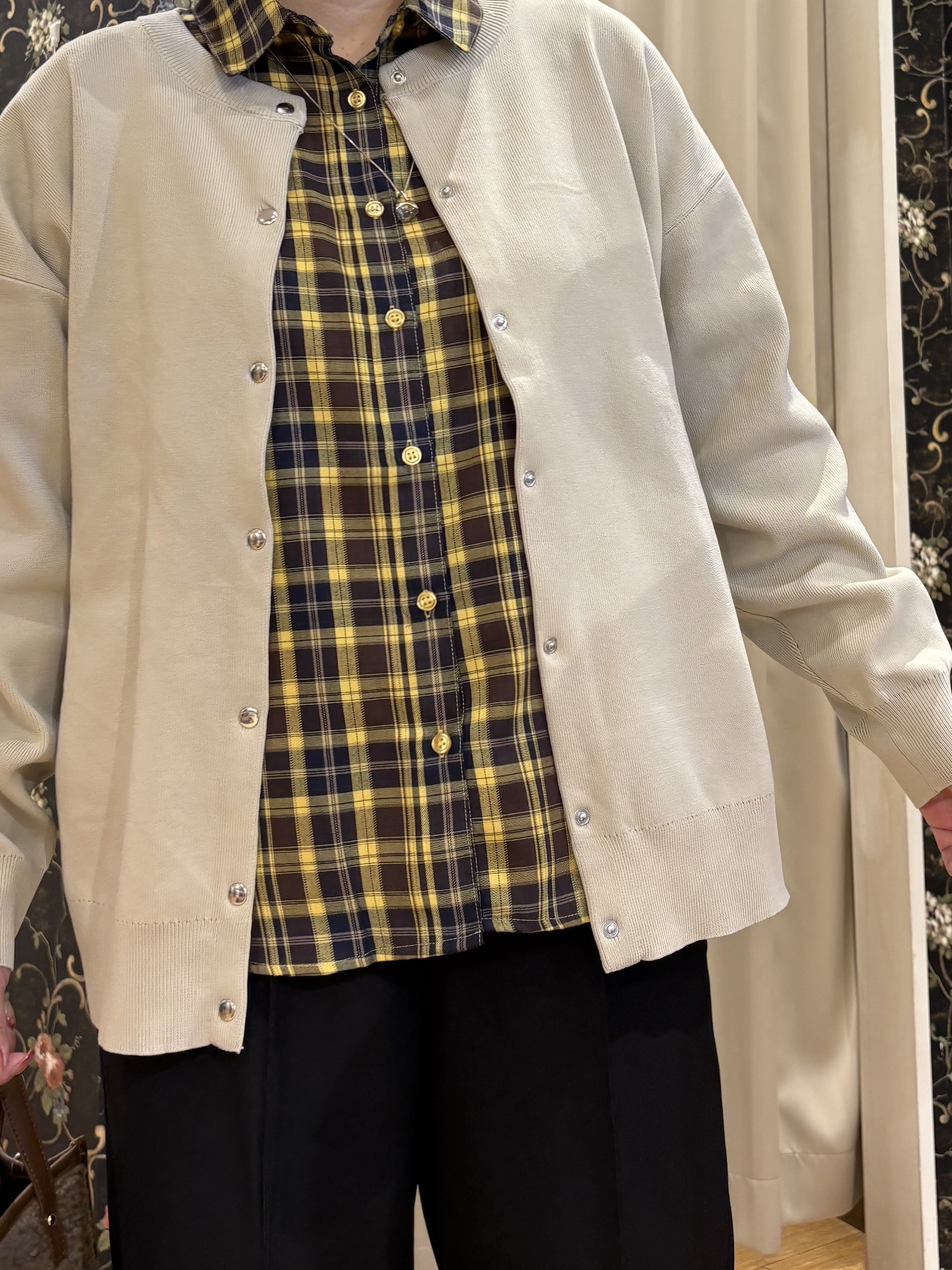 ネリさんの「SHOO･LA･RUE｜【セットアップ可/洗濯機可】軽やかに羽織れる スポンディッシュ ニットカーディガン」を使ったコーディネート