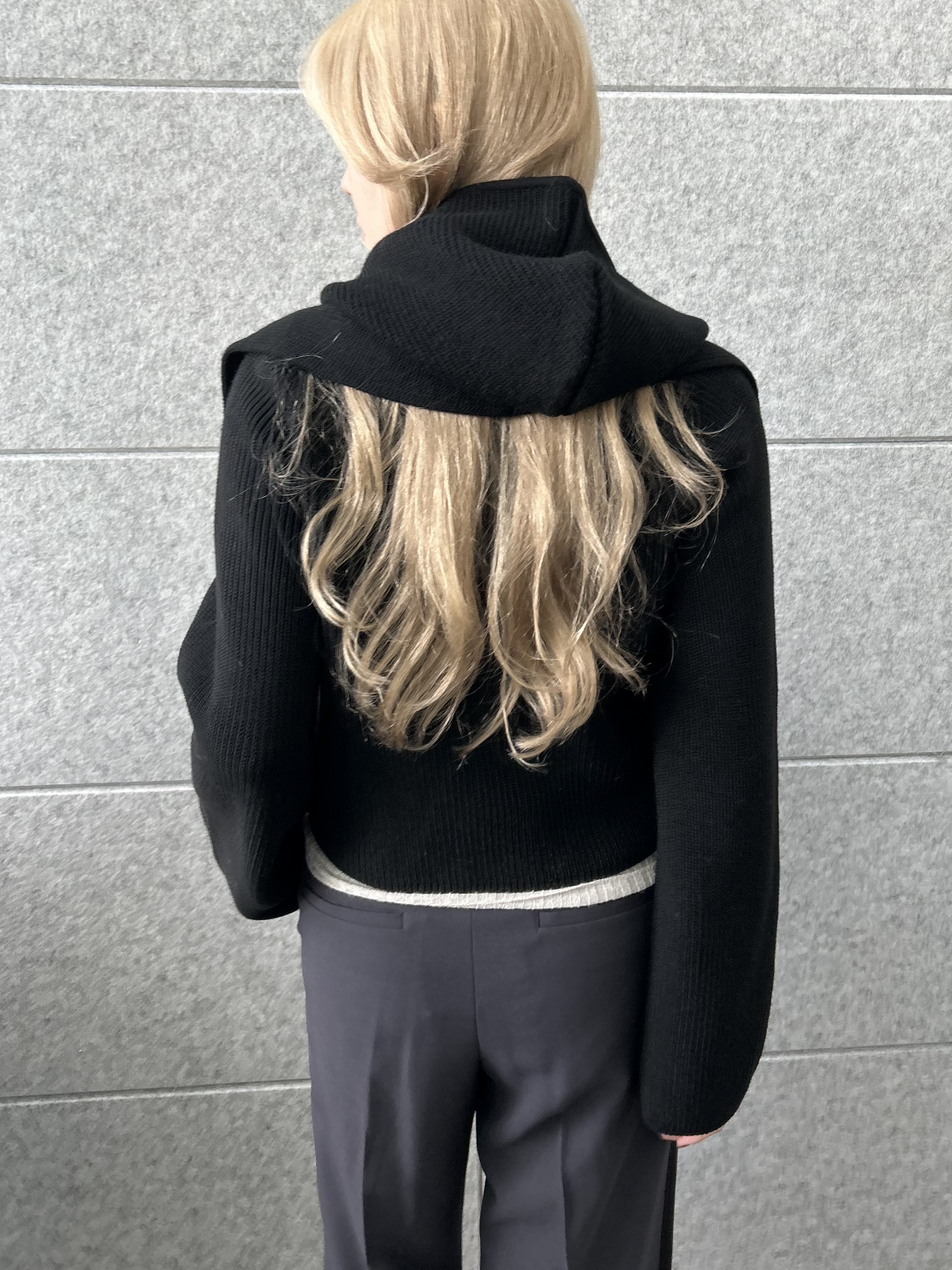 honoka Aさんの「CODE A｜deep V form knit」を使ったコーディネート