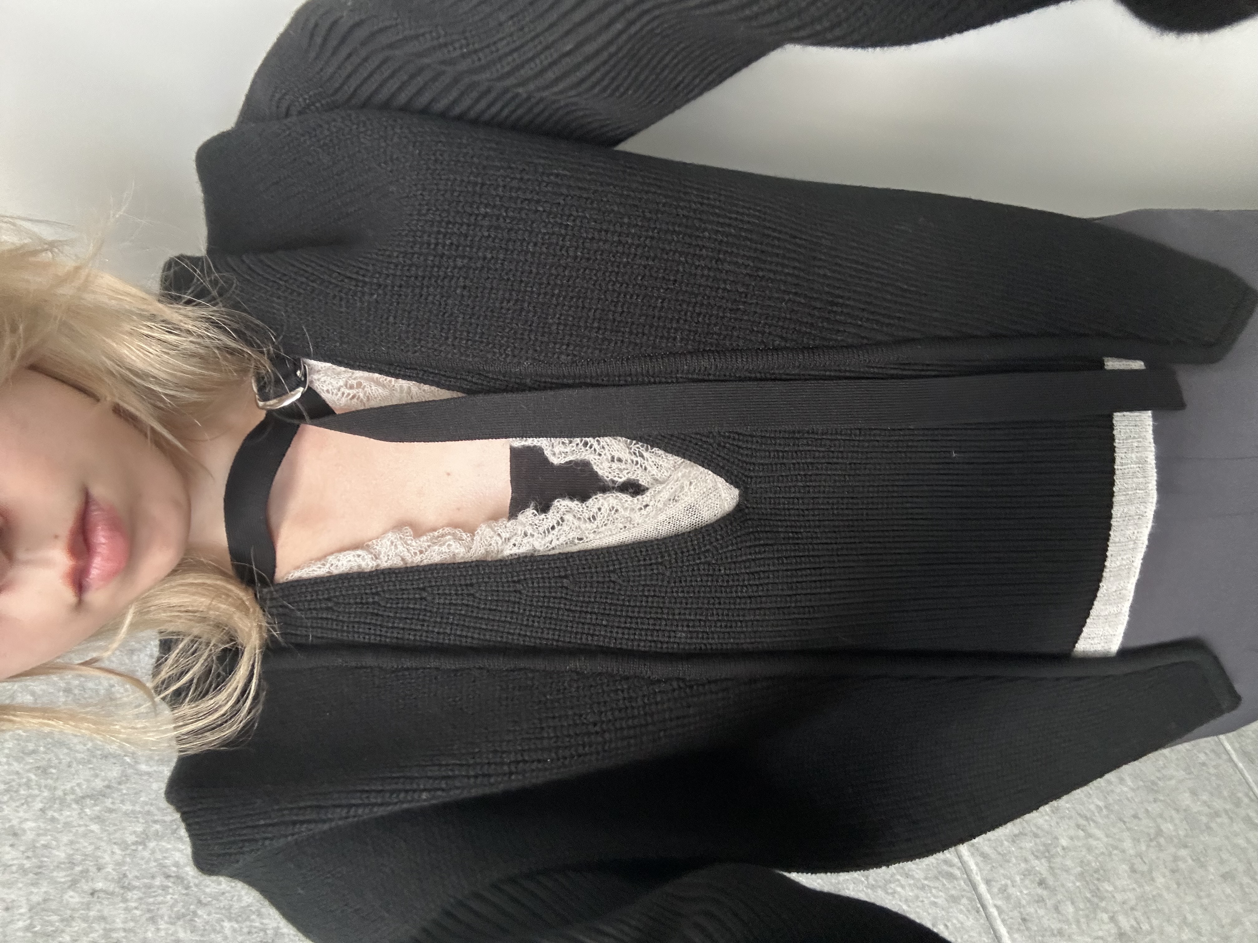 honoka Aさんの「CODE A｜deep V form knit」を使ったコーディネート