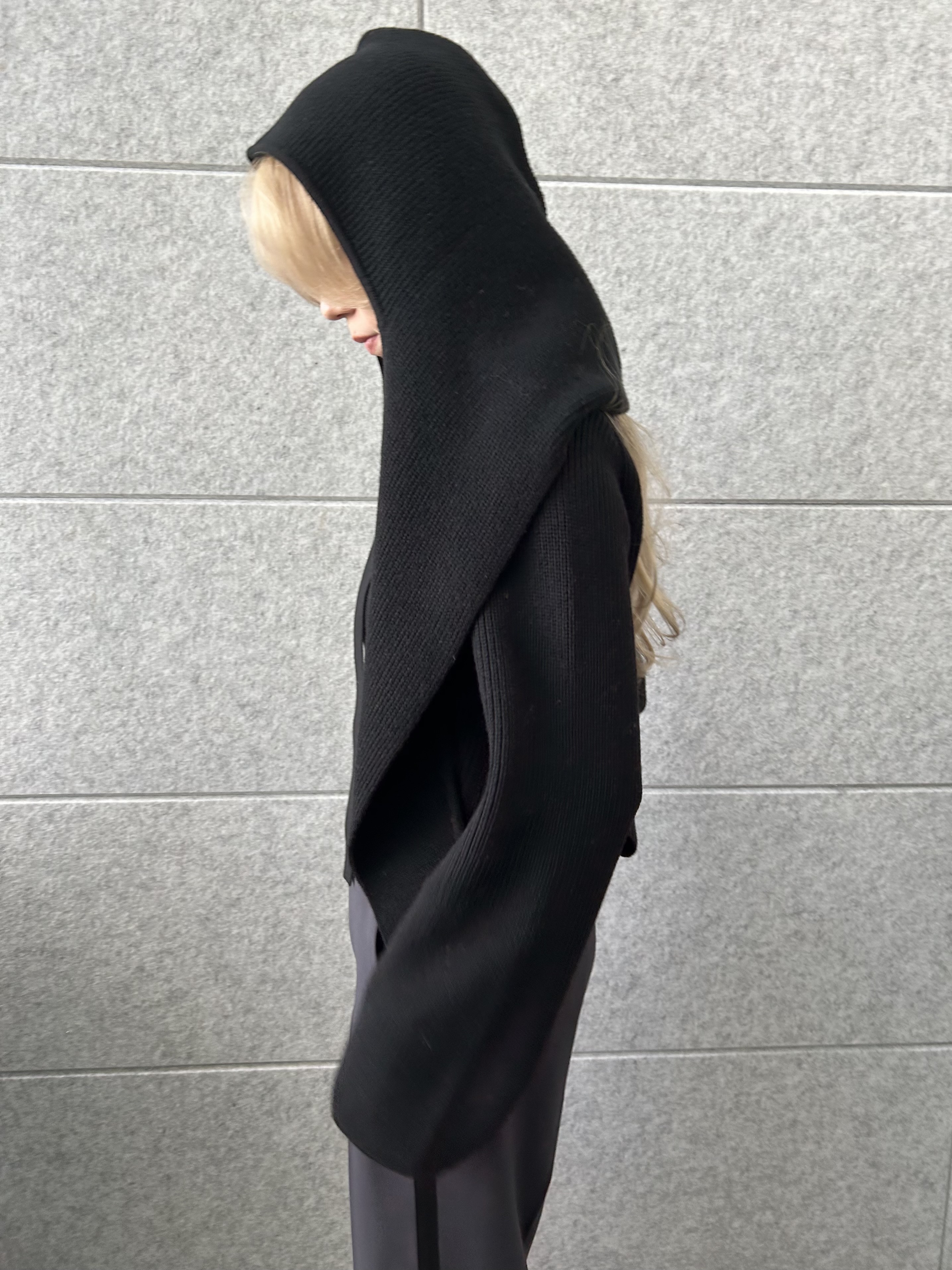 honoka Aさんの「CODE A｜deep V form knit」を使ったコーディネート