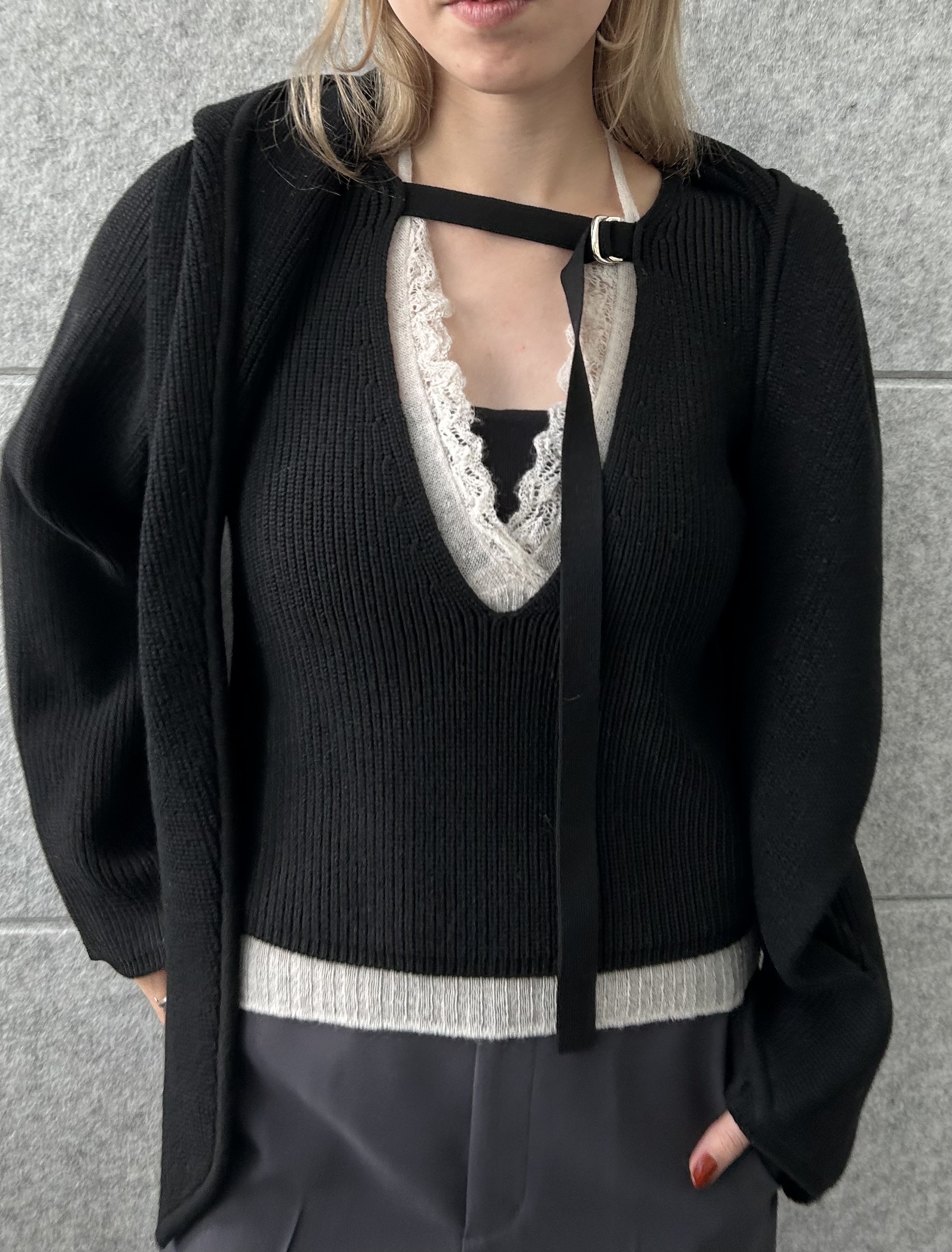 honoka Aさんの「CODE A｜deep V form knit」を使ったコーディネート