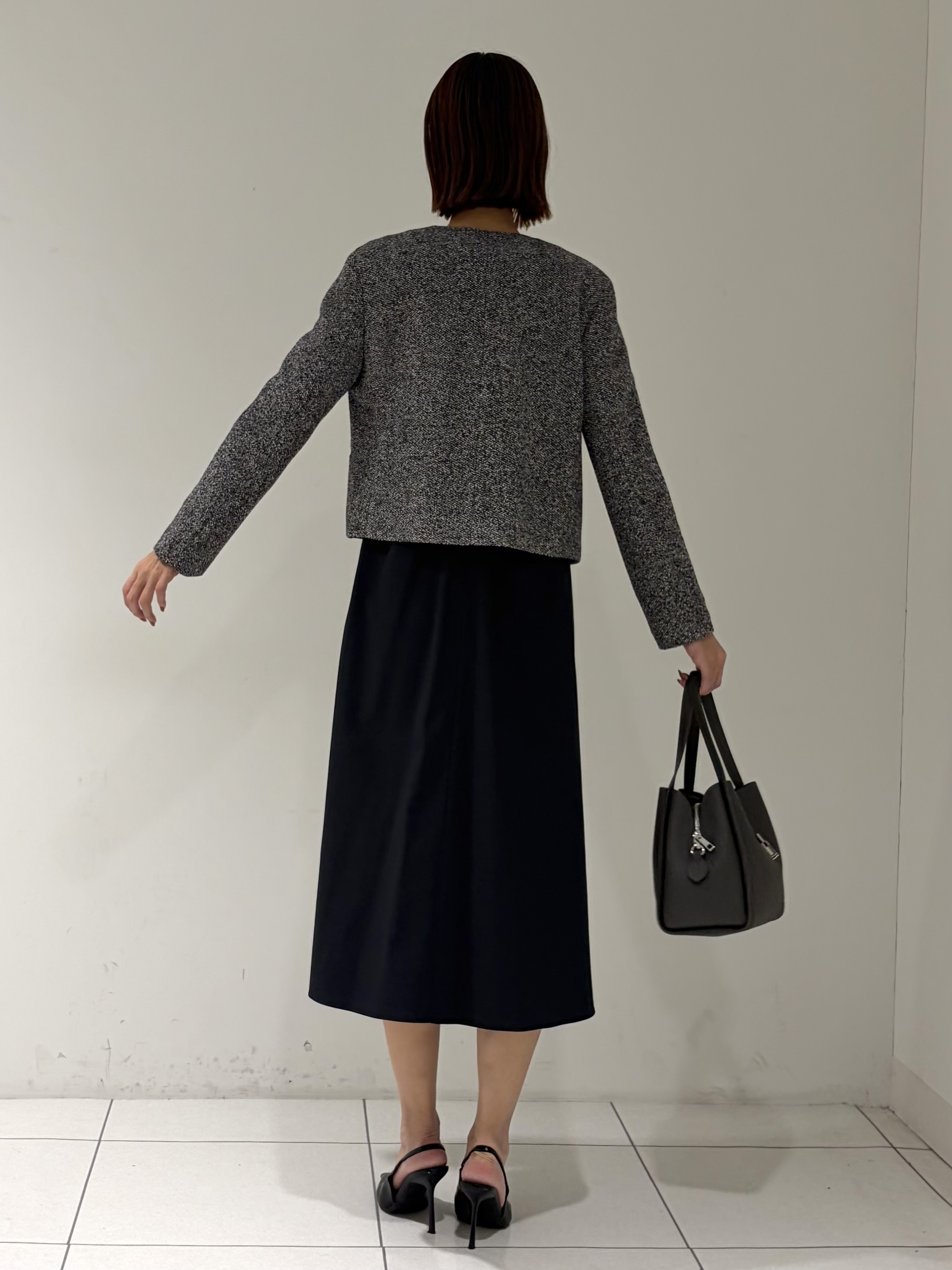 shioriさんの「INDIVI｜【風合い柔らか／SETUP可】ブークレ起毛ジャージ切替ワンピース」を使ったコーディネート