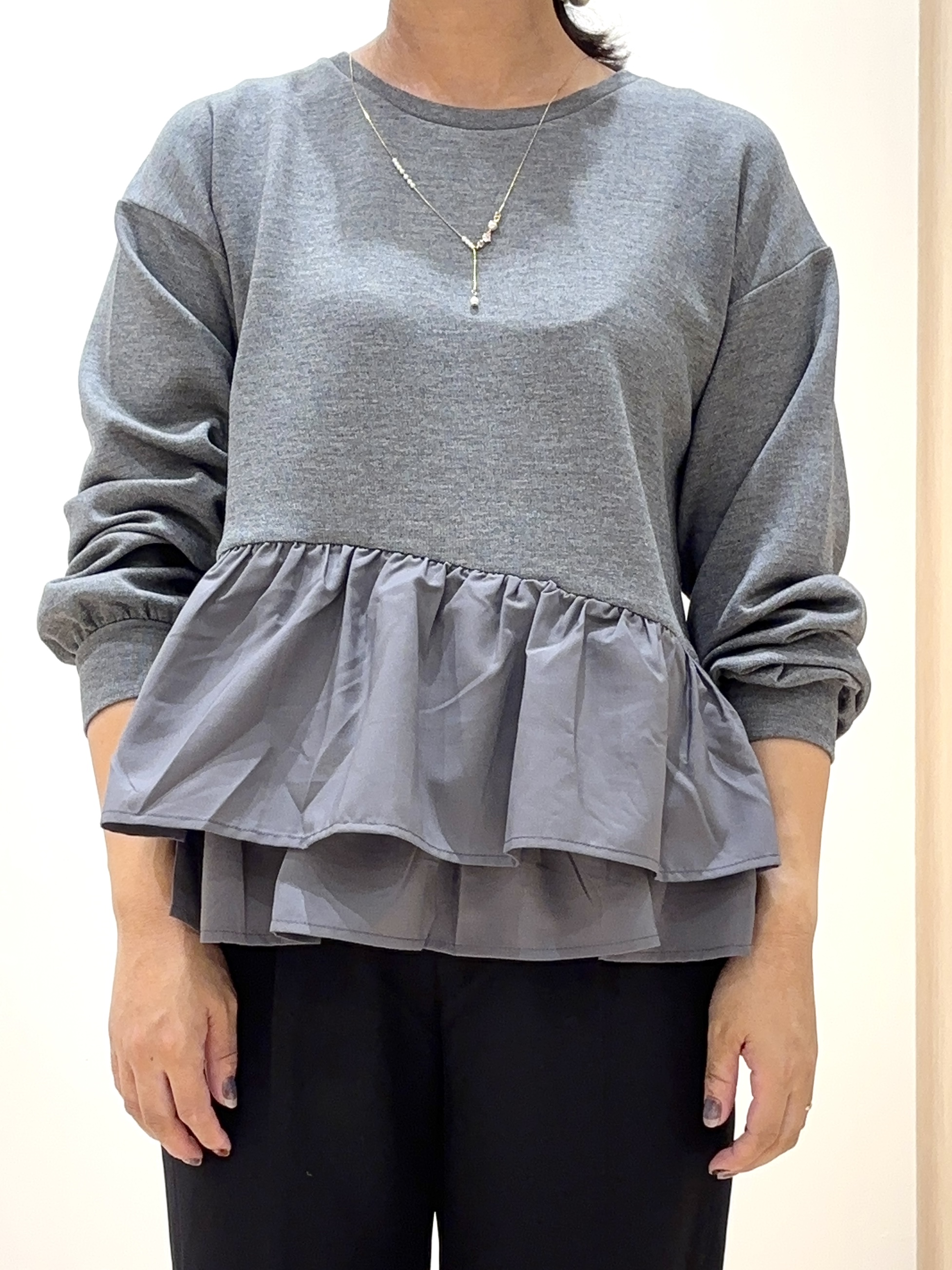 miraiさんの「grove｜ふんわりペプラム フリルダンボールトップス」を使ったコーディネート