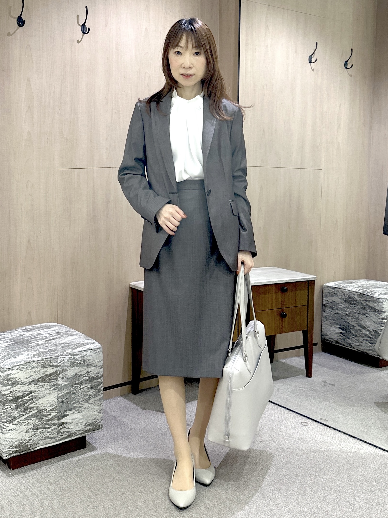 Miwaさんの「UNTITLED｜【きれいめ/お仕事着】サテンドレープブラウス」を使ったコーディネート