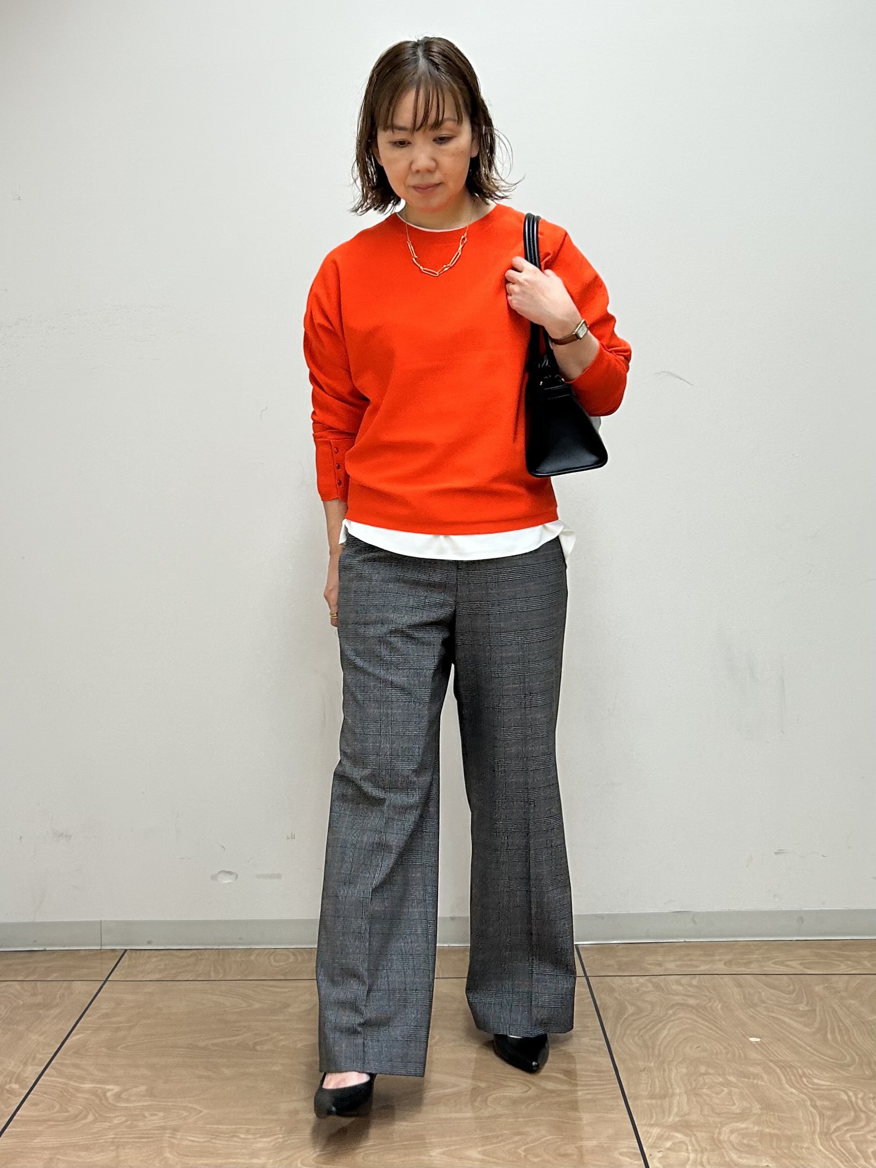 mariさんの「INDIVI｜【選べる6色／ストレッチ◎】きれいめドルマンスリーブニット」を使ったコーディネート