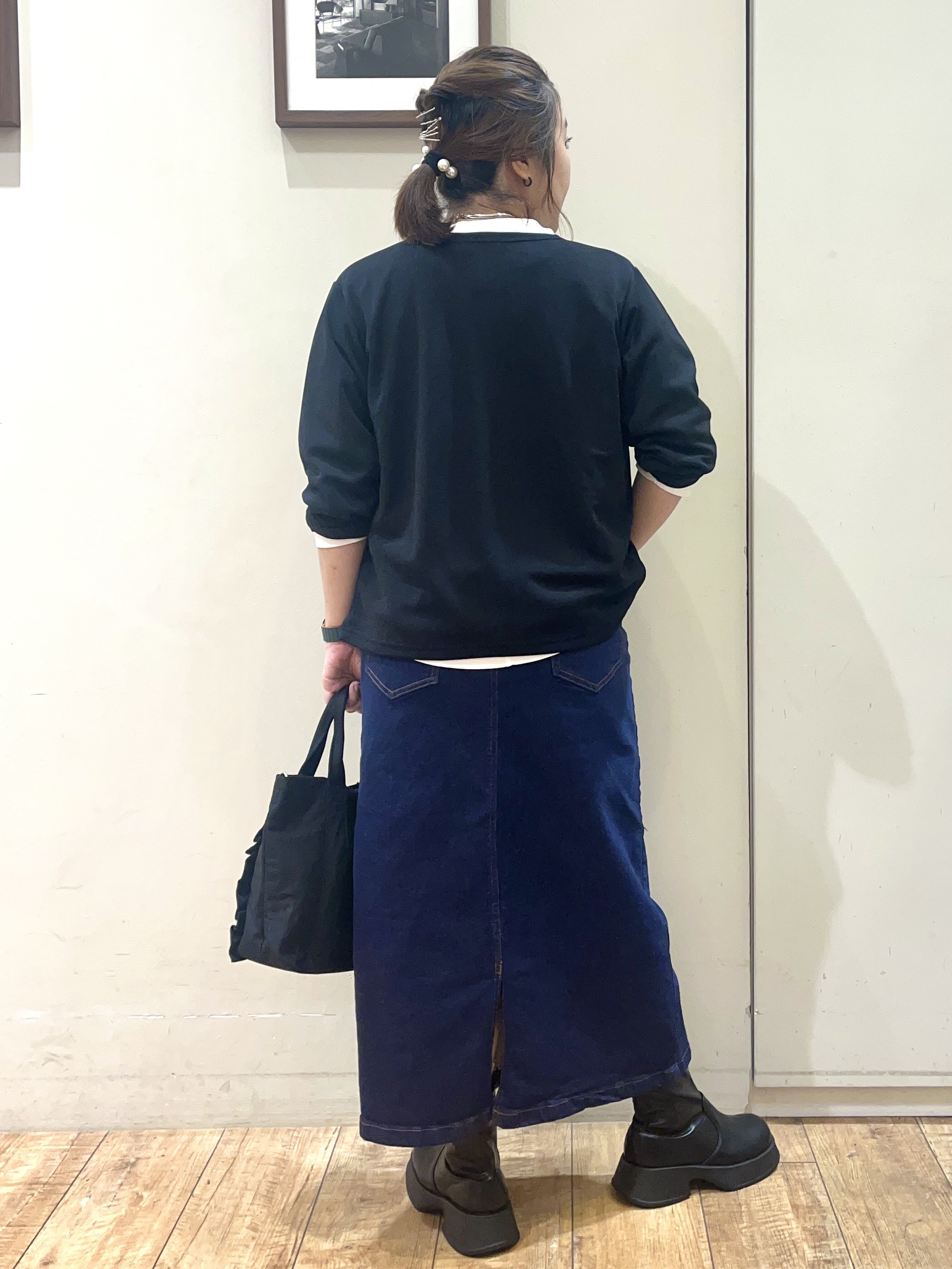 harusakuさんの「SHOO･LA･RUE｜【UV/S-LL/洗濯機可】多ボタンがポイント クルーネックカーディガン」を使ったコーディネート