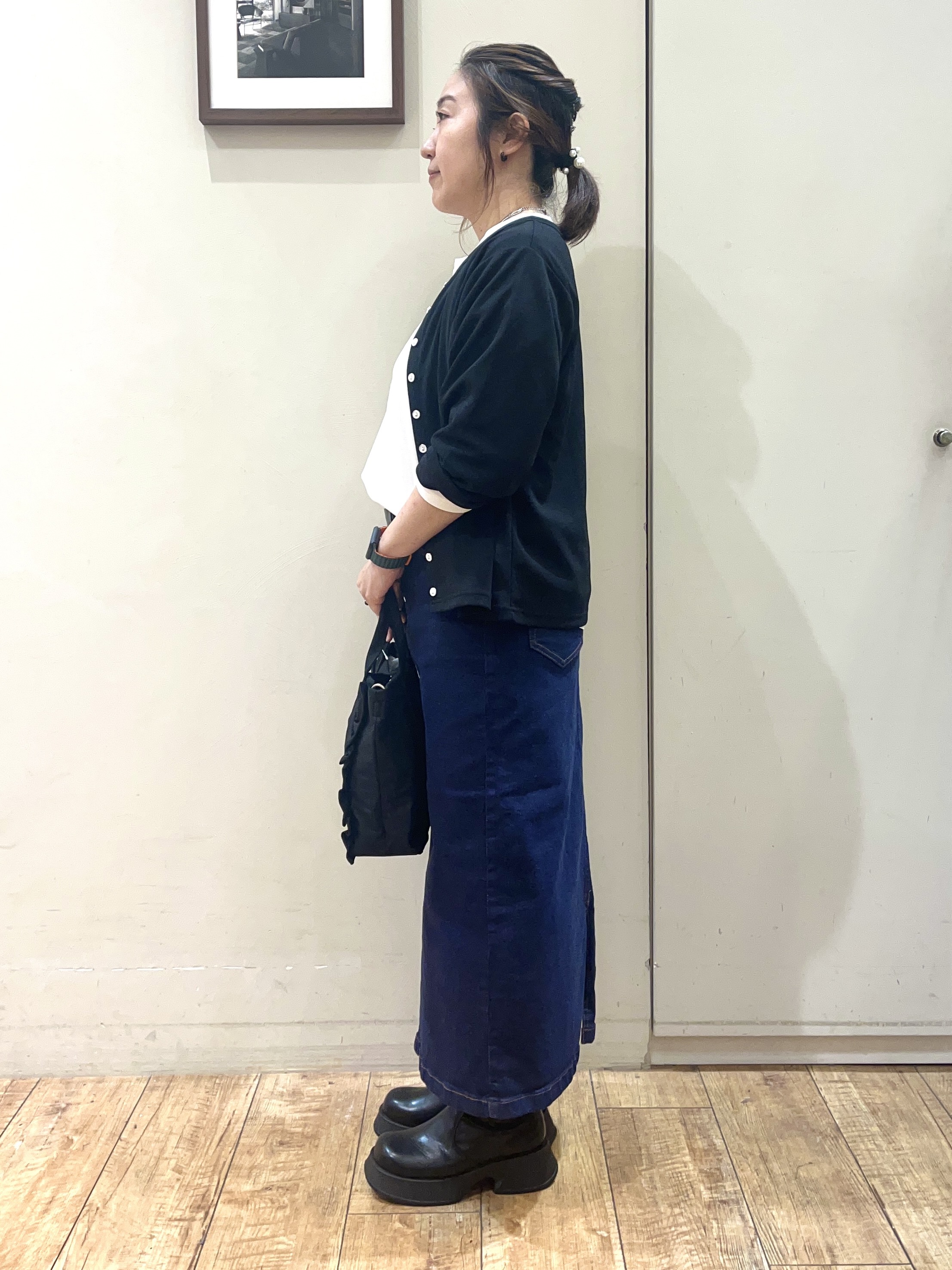 harusakuさんの「SHOO･LA･RUE｜【UV/S-LL/洗濯機可】多ボタンがポイント クルーネックカーディガン」を使ったコーディネート