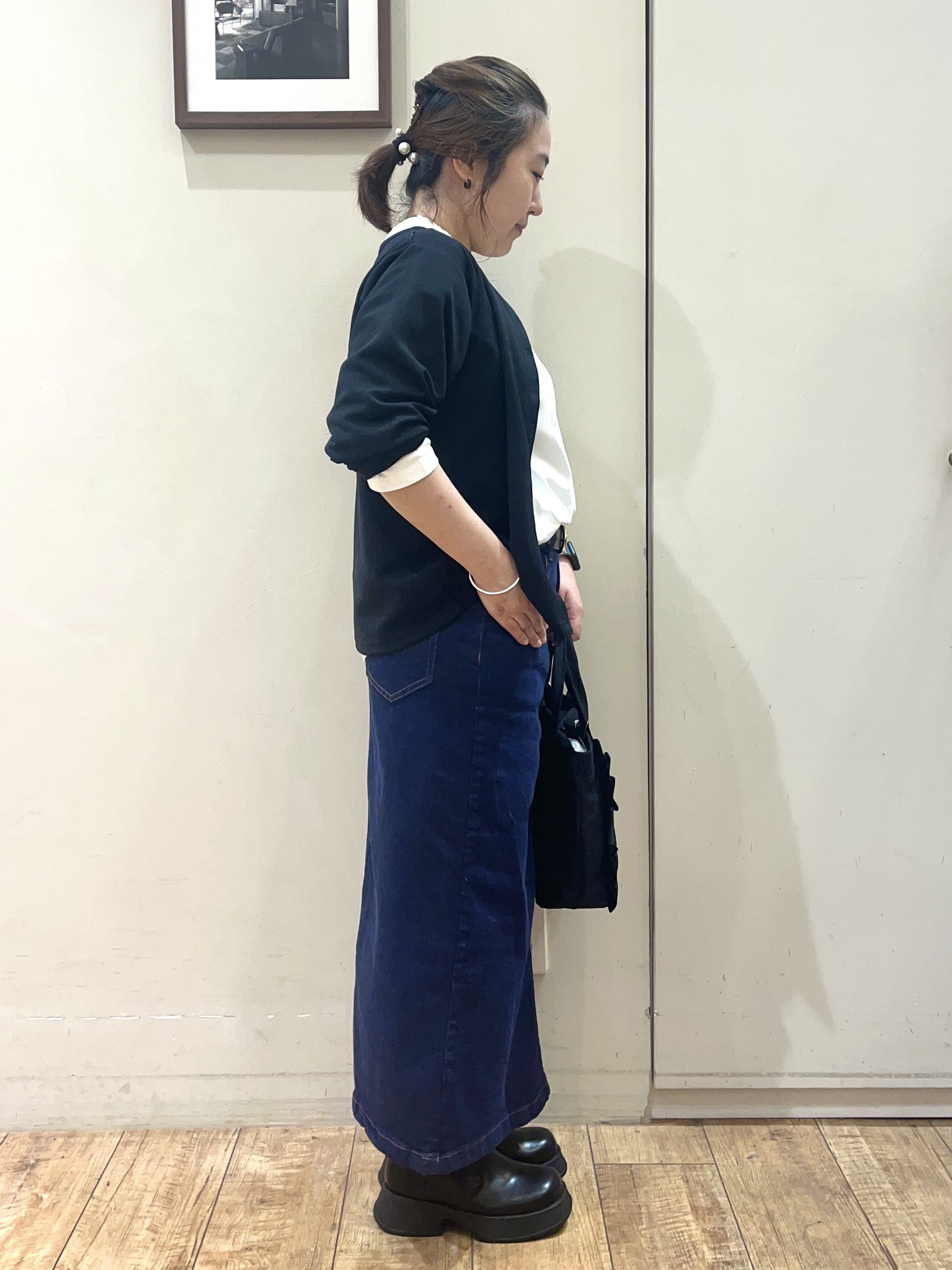 harusakuさんの「SHOO･LA･RUE｜【UV/S-LL/洗濯機可】多ボタンがポイント クルーネックカーディガン」を使ったコーディネート