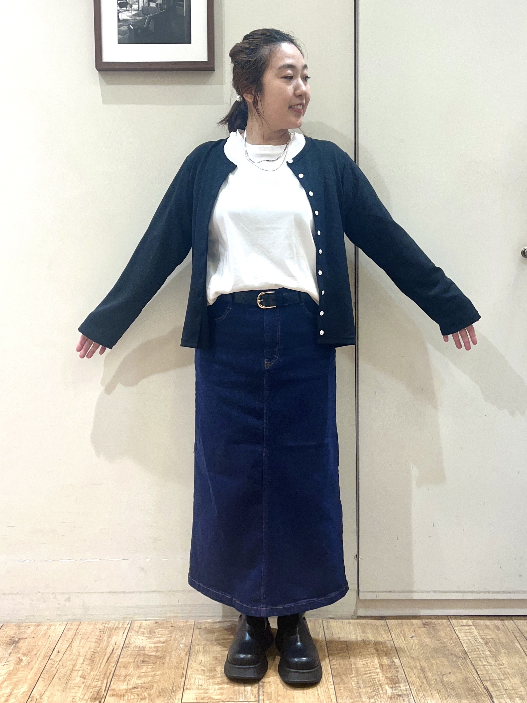 harusakuさんの「SHOO･LA･RUE｜【UV/S-LL/洗濯機可】多ボタンがポイント クルーネックカーディガン」を使ったコーディネート