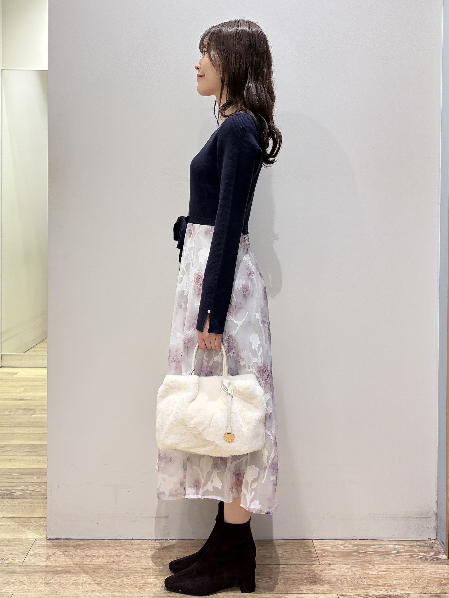 MOMOさんの「index｜【植草美幸先生が指南する好印象スタイル】フラワージャカードドッキングニットワンピース≪洗濯機OK≫」を使ったコーディネート
