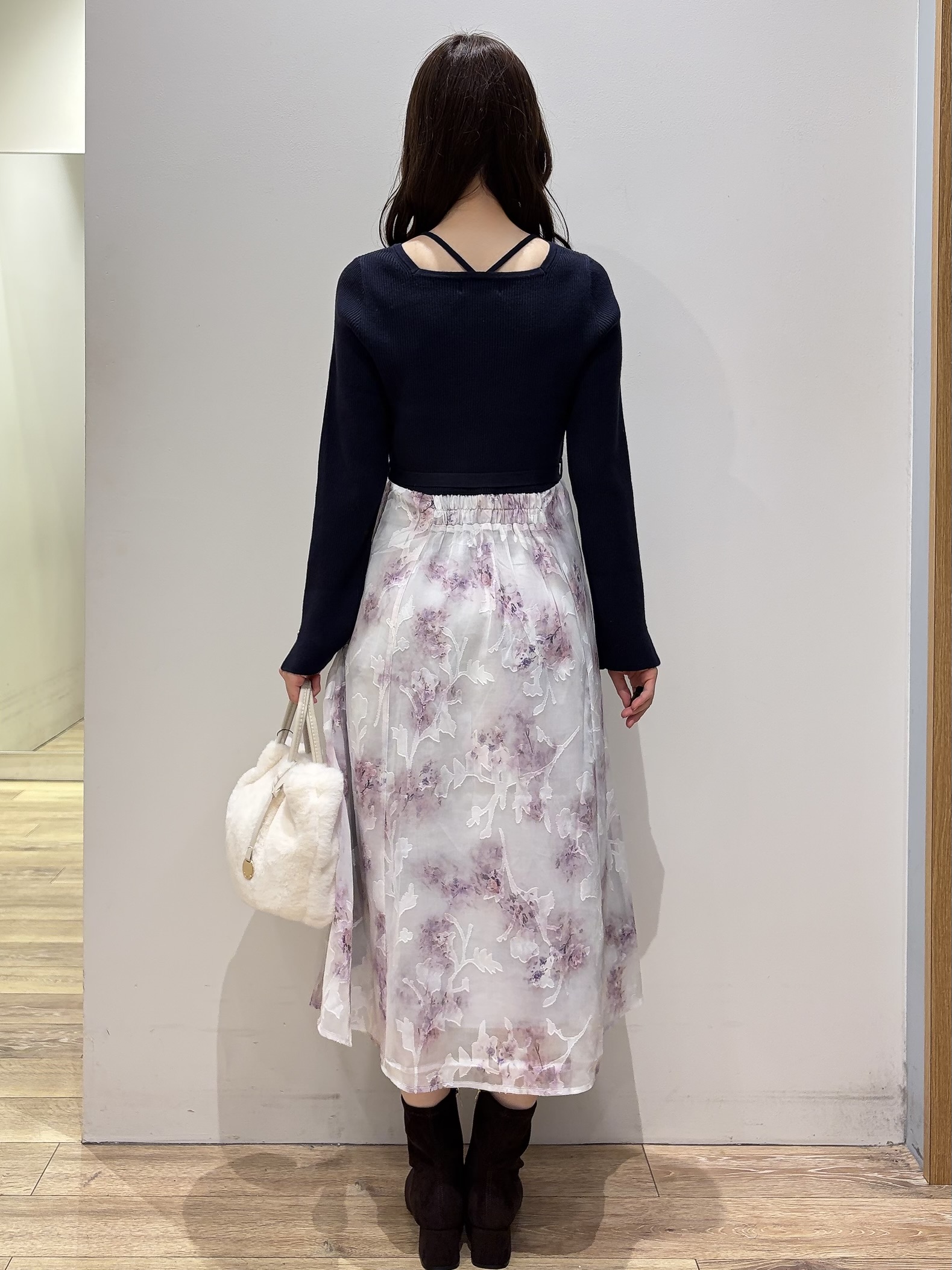 MOMOさんの「index｜【植草美幸先生が指南する好印象スタイル】フラワージャカードドッキングニットワンピース≪洗濯機OK≫」を使ったコーディネート