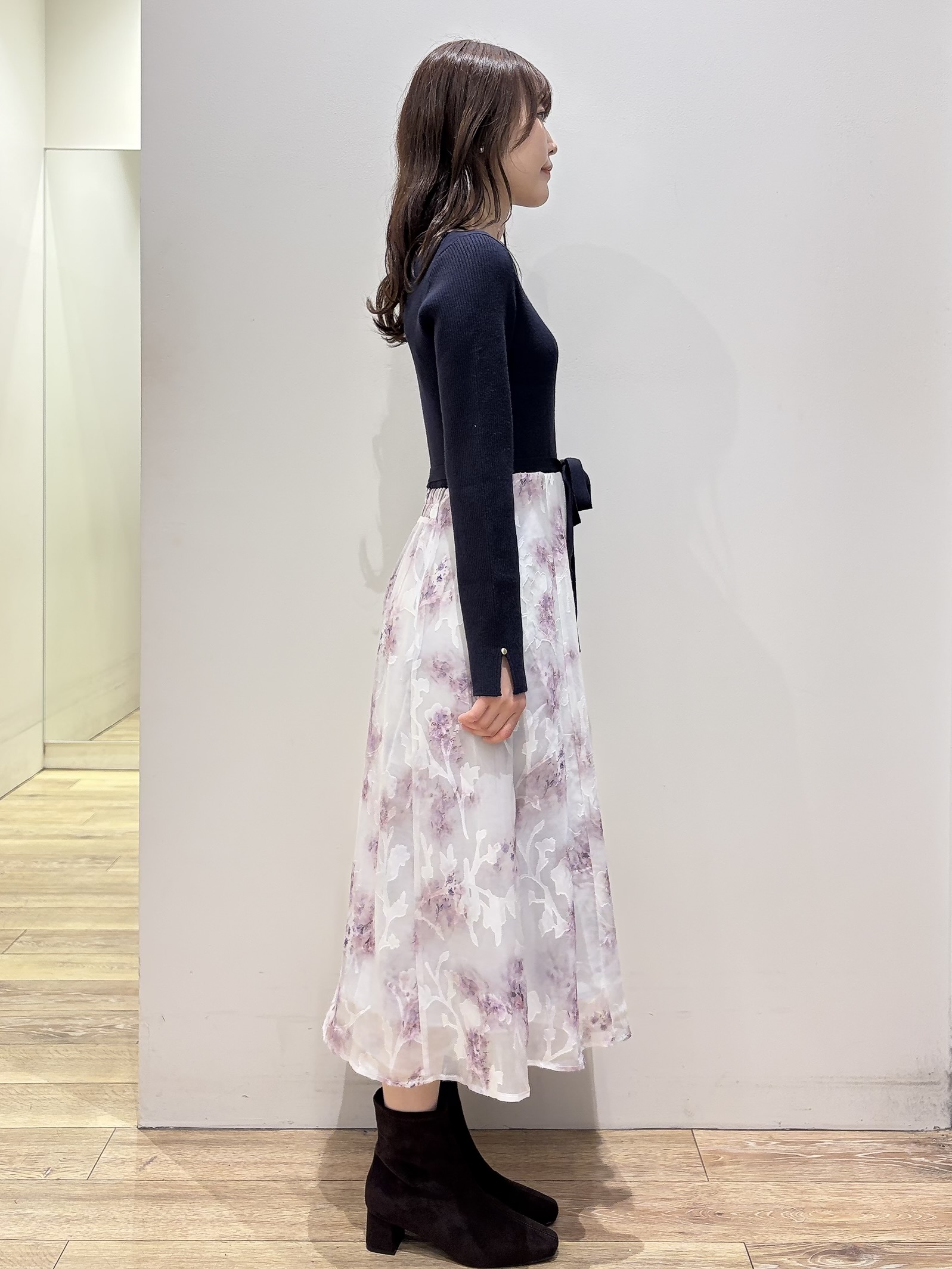 MOMOさんの「index｜【植草美幸先生が指南する好印象スタイル】フラワージャカードドッキングニットワンピース≪洗濯機OK≫」を使ったコーディネート
