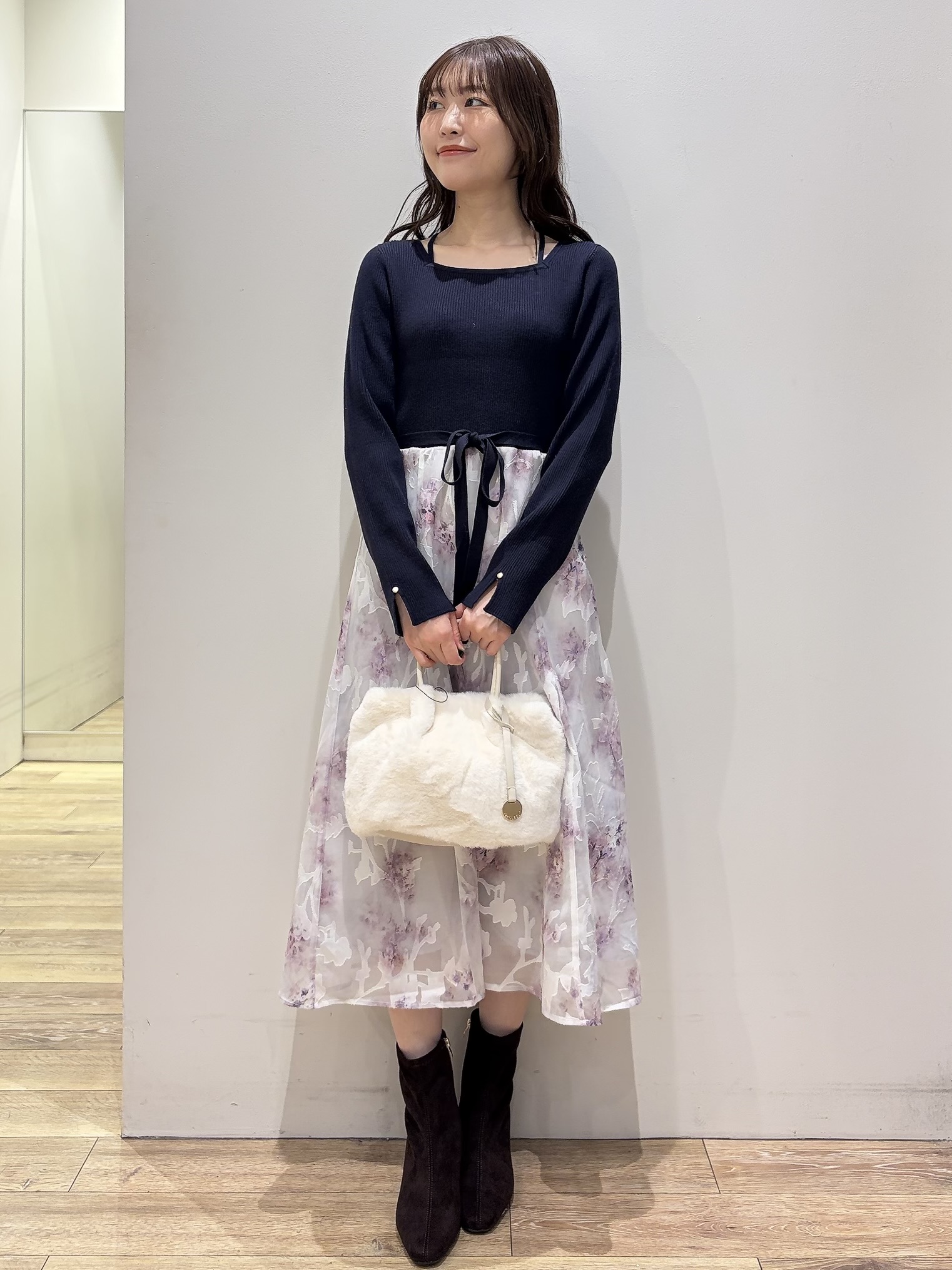 MOMOさんの「index｜【植草美幸先生が指南する好印象スタイル】フラワージャカードドッキングニットワンピース≪洗濯機OK≫」を使ったコーディネート