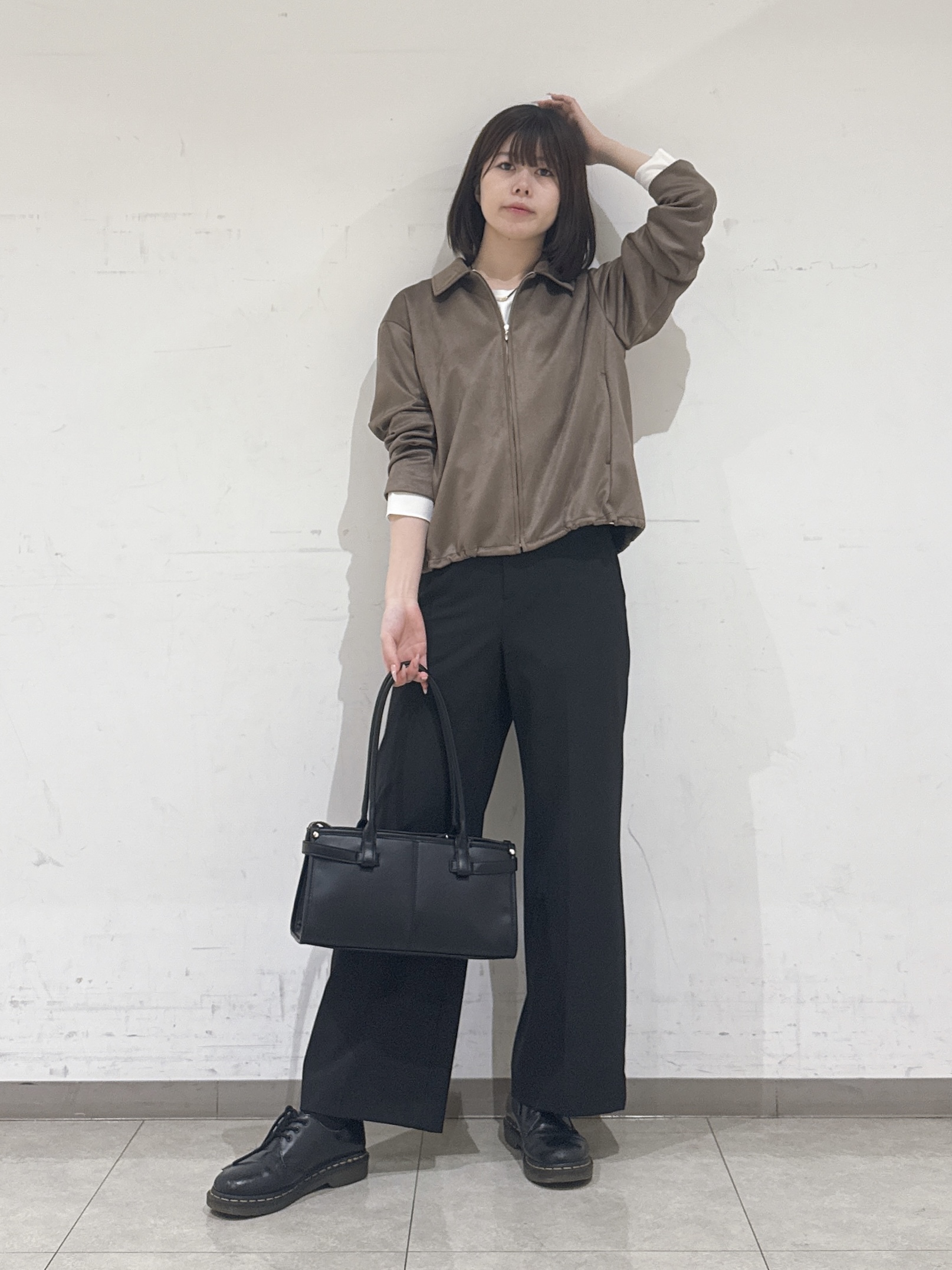 rinaさんの「INDIVI｜【高ストレッチ／撥水／接触冷感】リラックス スリムストレートパンツ」を使ったコーディネート