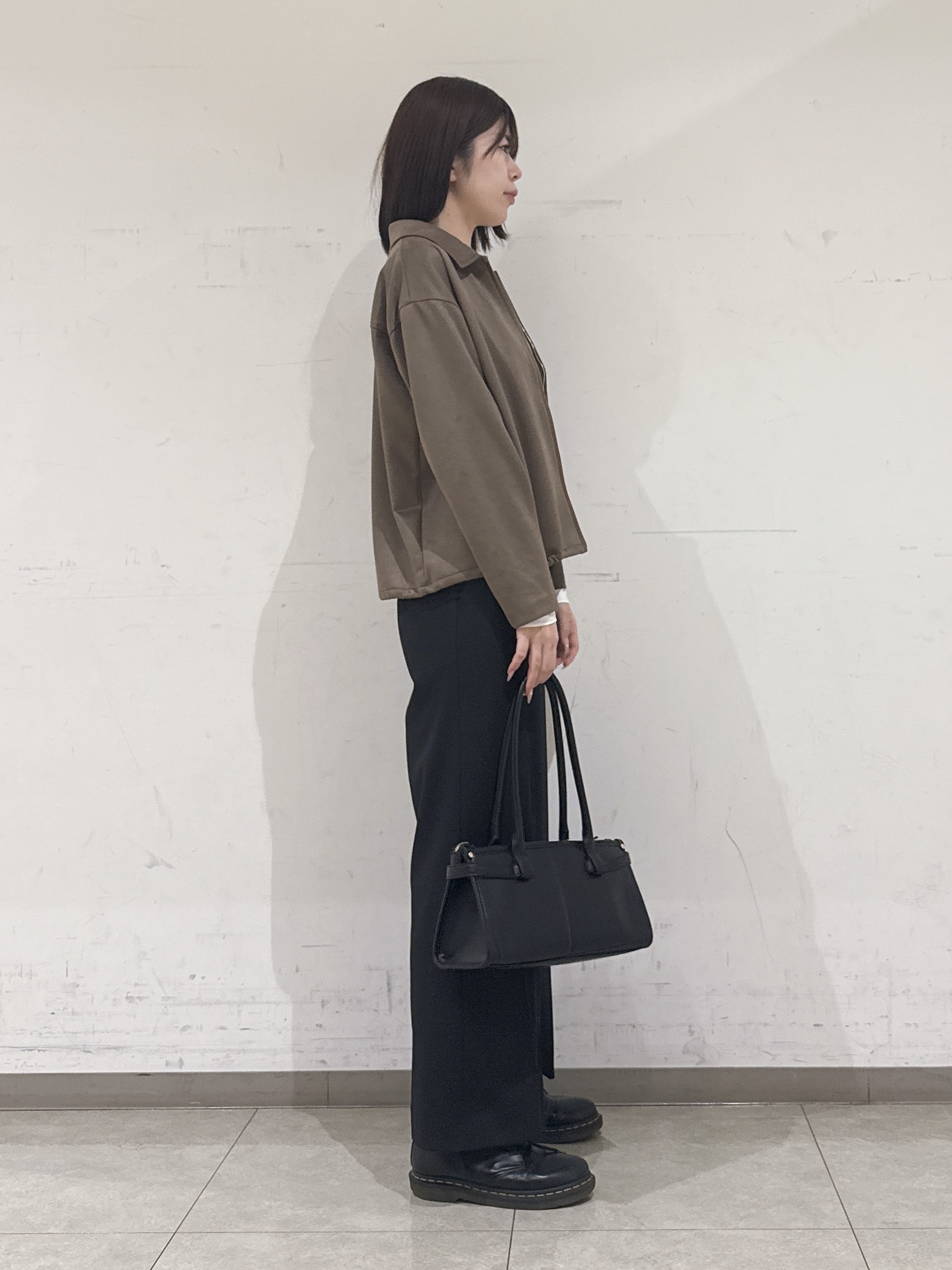 rinaさんの「INDIVI｜【高ストレッチ／撥水／接触冷感】リラックス スリムストレートパンツ」を使ったコーディネート