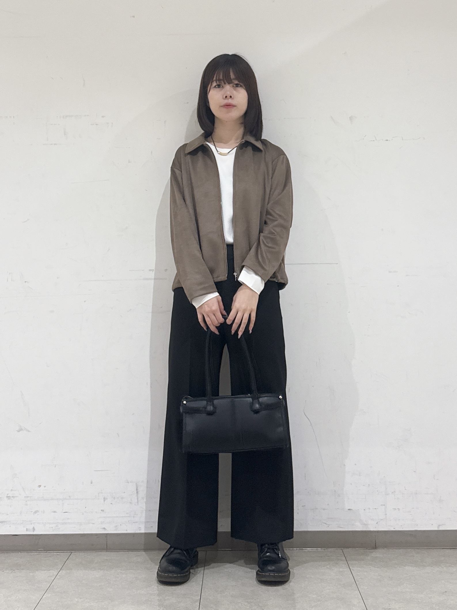 rinaさんの「INDIVI｜【高ストレッチ／撥水／接触冷感】リラックス スリムストレートパンツ」を使ったコーディネート