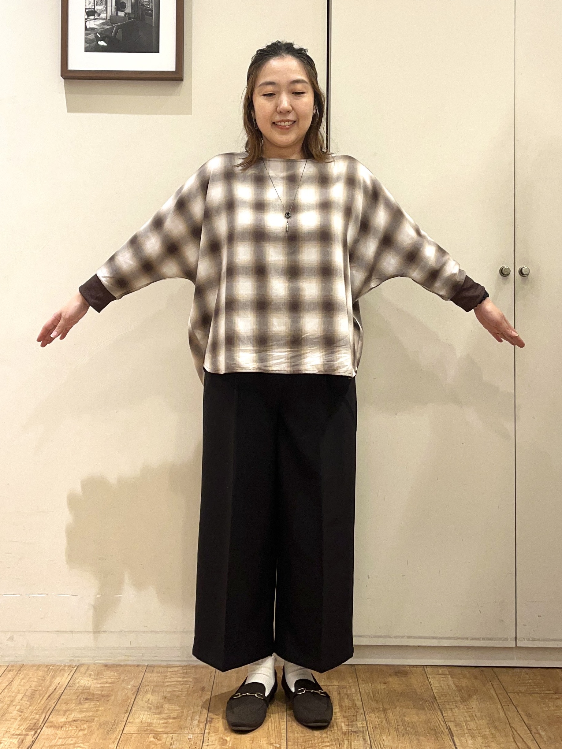harusakuさんの「SHOO･LA･RUE｜【着丈選べる/洗濯後しわになりにくい】インせず着られる ドルマンブラウス」を使ったコーディネート