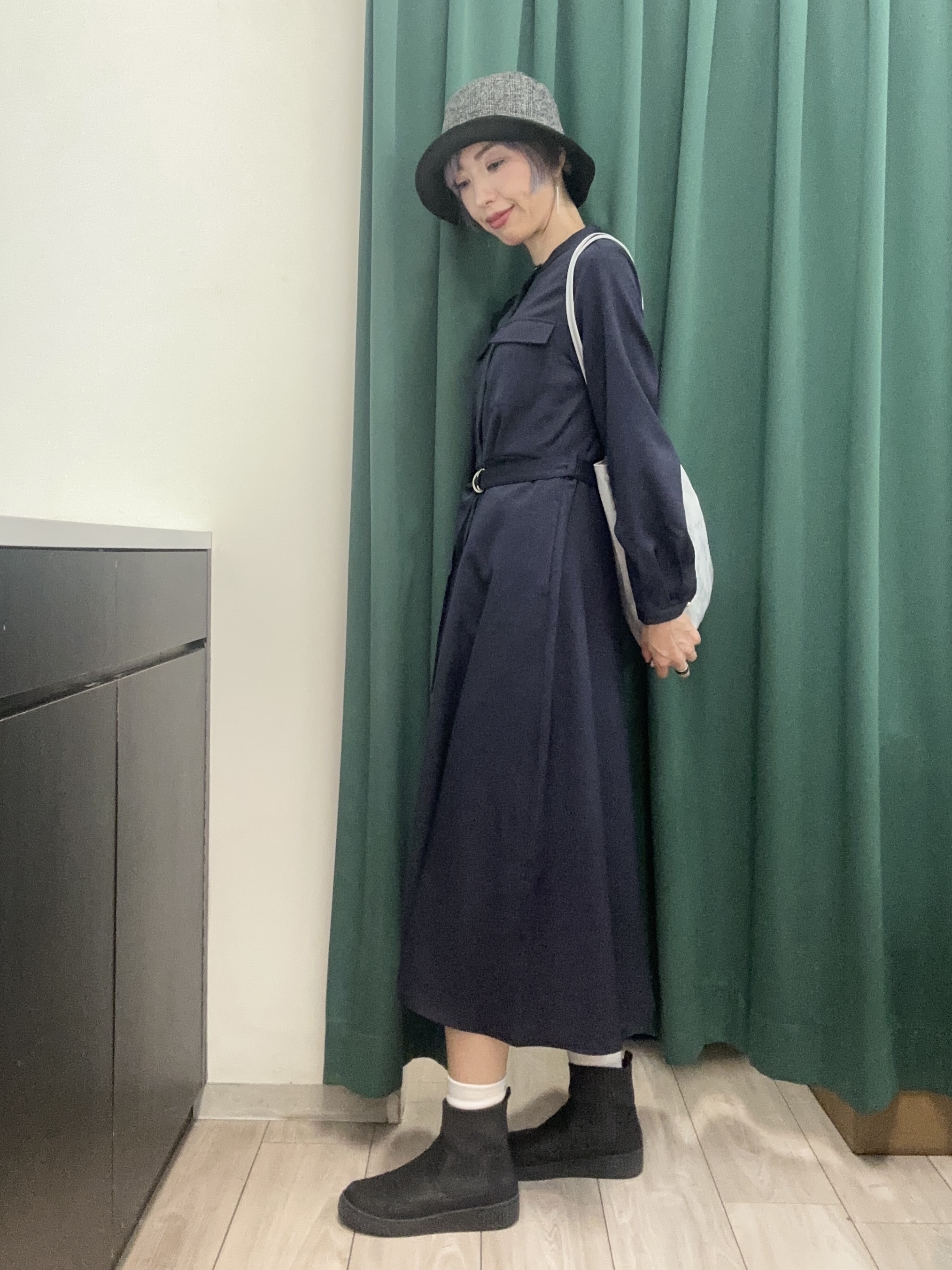 えまんさんの「SHOO･LA･RUE｜【S-LL/洗濯機可】フレアシルエットが上品見え バンドカラーベルト付シャツワンピース」を使ったコーディネート