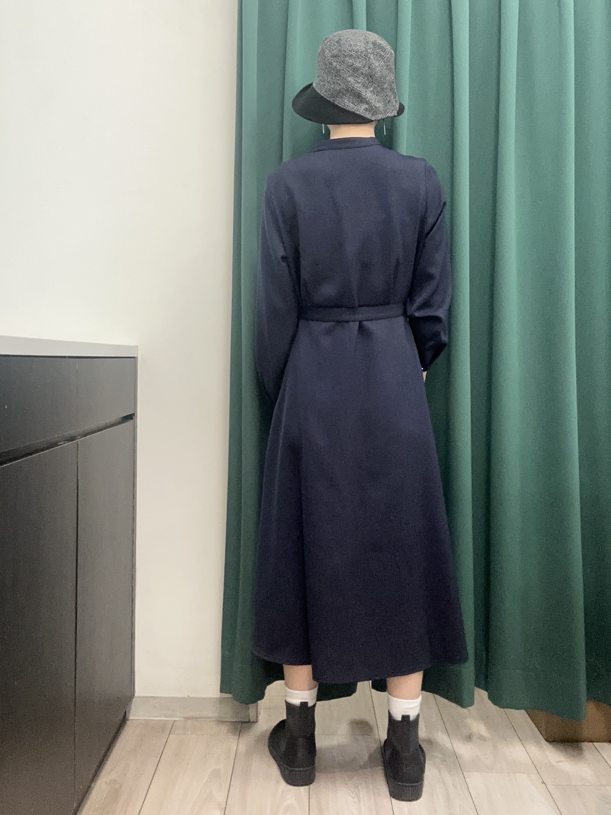 えまんさんの「SHOO･LA･RUE｜【S-LL/洗濯機可】フレアシルエットが上品見え バンドカラーベルト付シャツワンピース」を使ったコーディネート