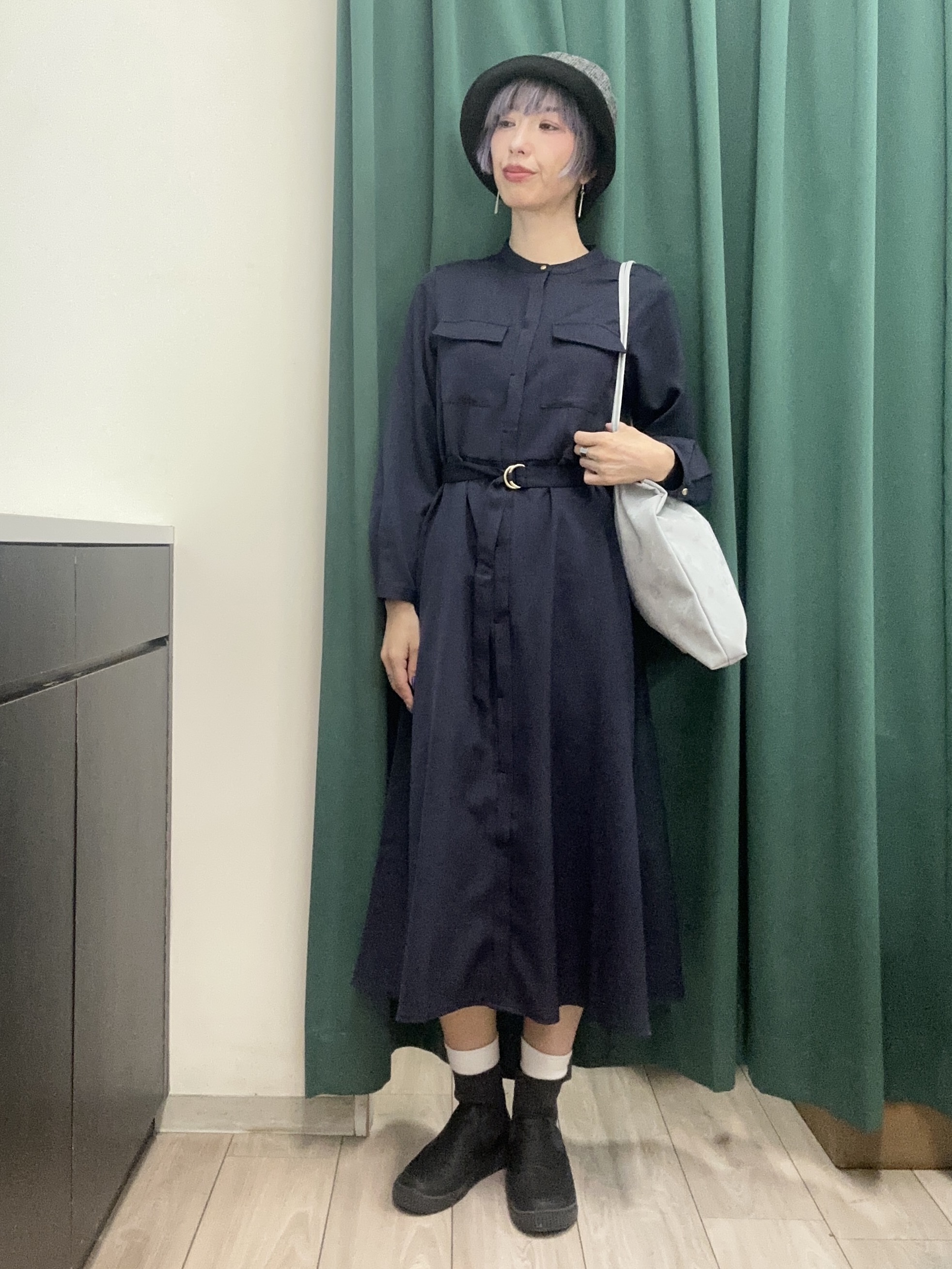 えまんさんの「SHOO･LA･RUE｜【S-LL/洗濯機可】フレアシルエットが上品見え バンドカラーベルト付シャツワンピース」を使ったコーディネート
