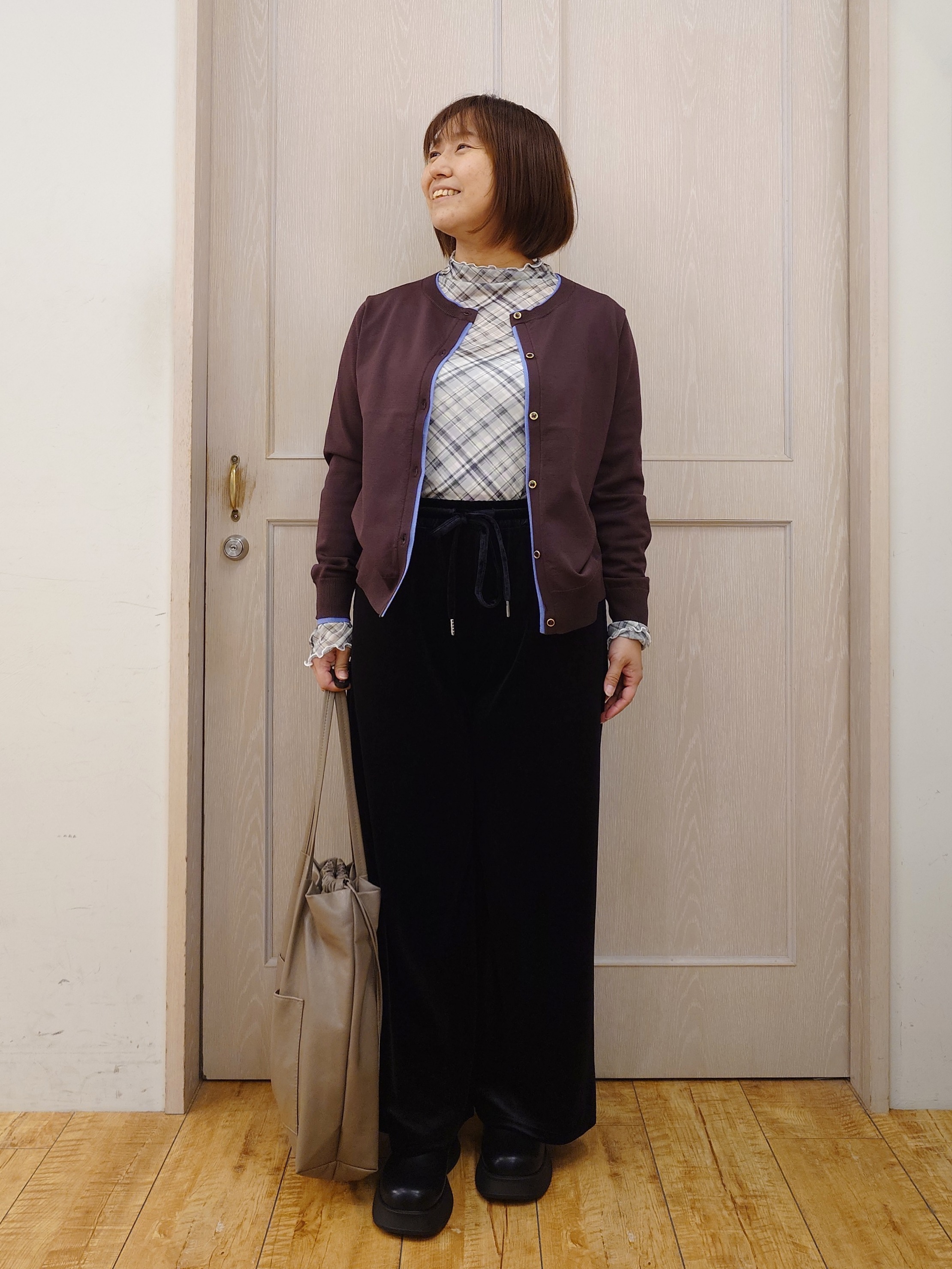 とろろさんの「SHOO･LA･RUE｜【S-LL/洗濯機可】レイヤード風でこなれ見え 配色カーディガン」を使ったコーディネート