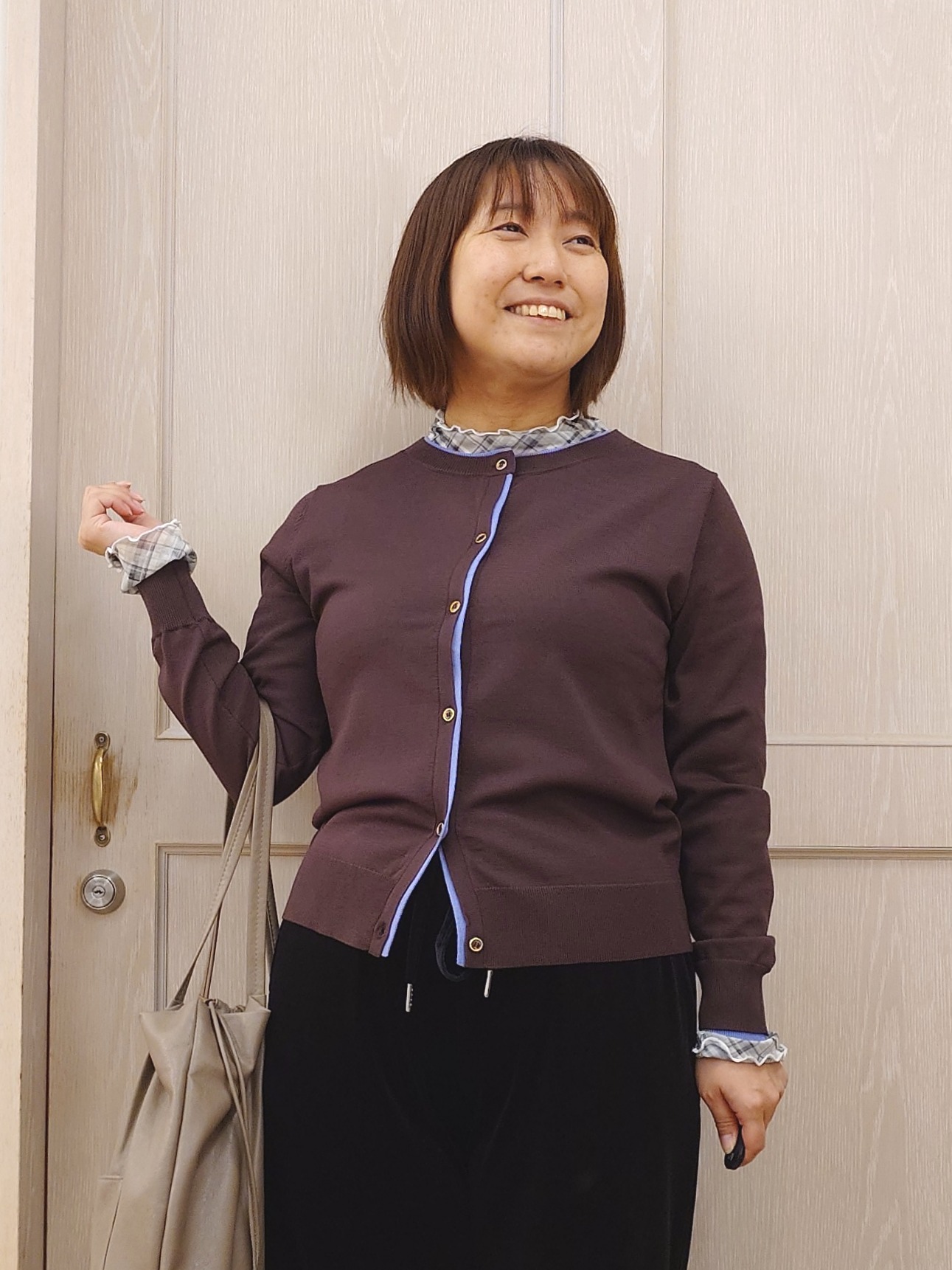 とろろさんの「SHOO･LA･RUE｜【S-LL/洗濯機可】レイヤード風でこなれ見え 配色カーディガン」を使ったコーディネート