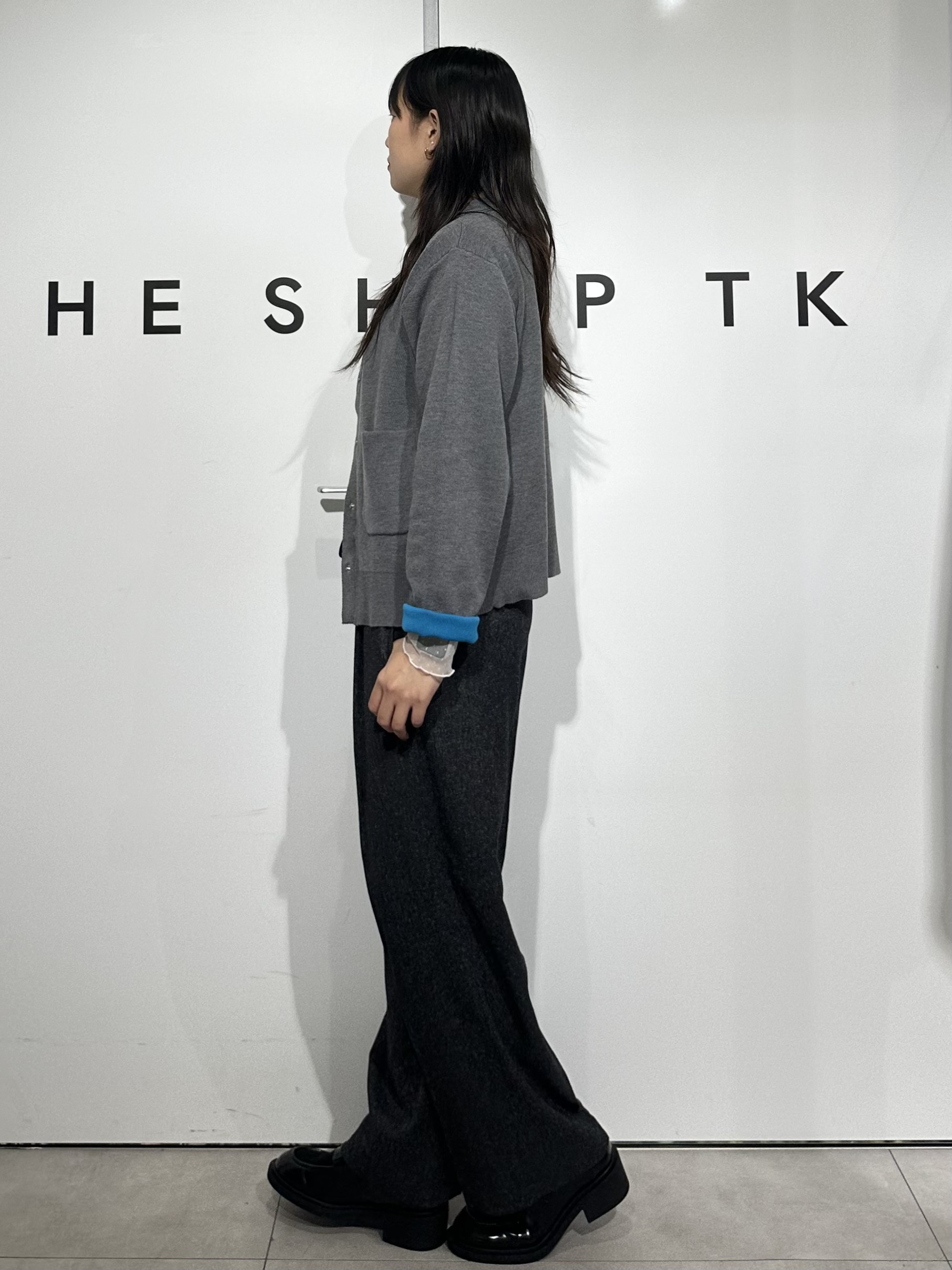 cottonさんの「THE SHOP TK｜【洗濯機OK】もにゅ 袖配色カーディガン」を使ったコーディネート