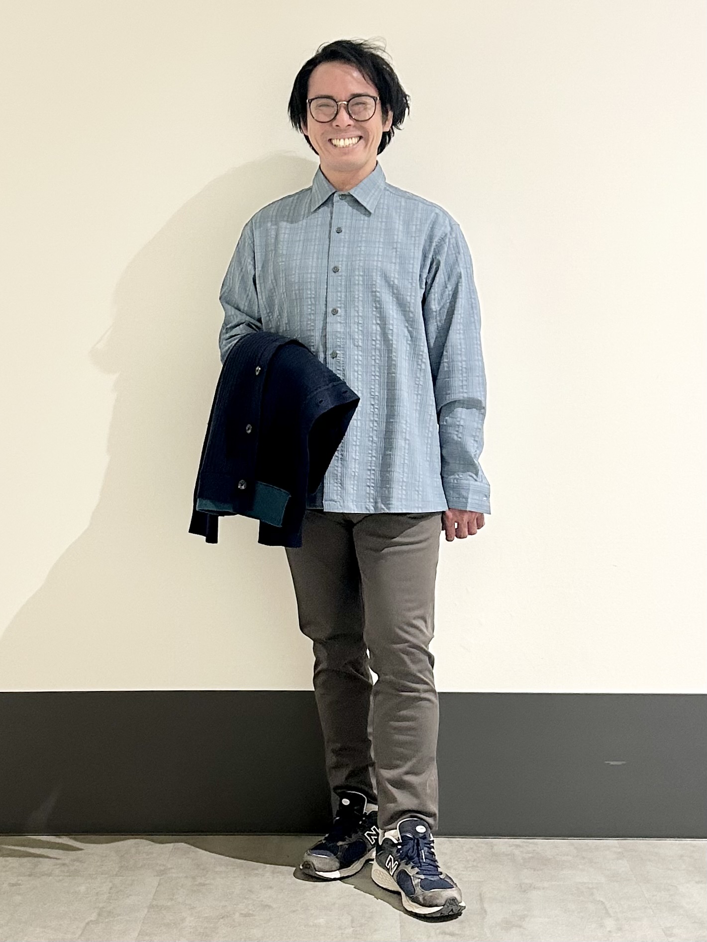 KENJI Iさんの「THE SHOP TK｜レイヤードデザイン カーディガン」を使ったコーディネート