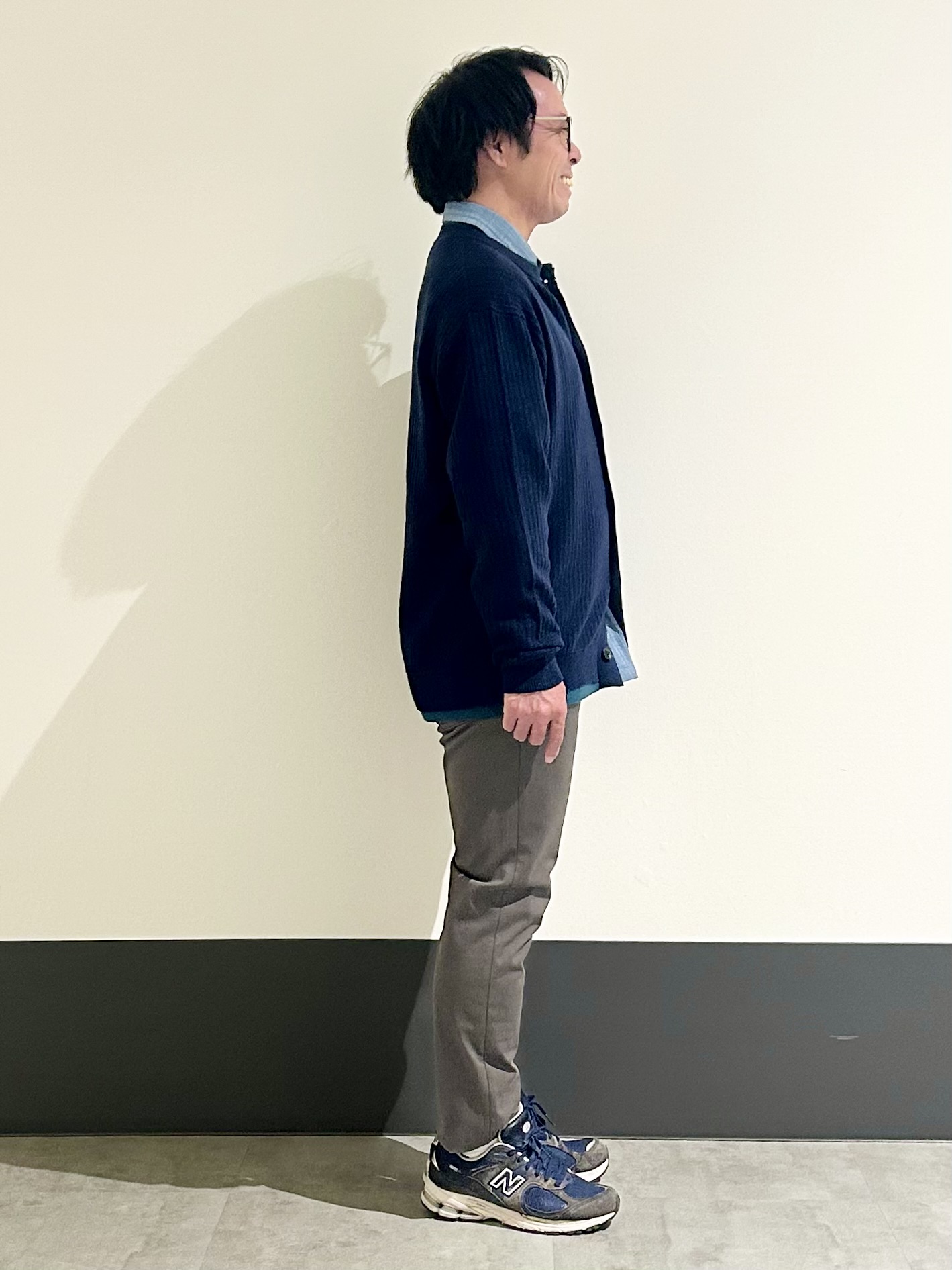 KENJI Iさんの「THE SHOP TK｜レイヤードデザイン カーディガン」を使ったコーディネート
