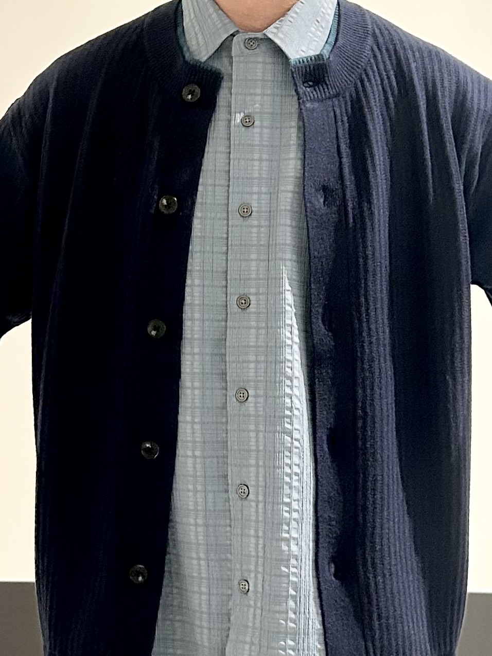 KENJI Iさんの「THE SHOP TK｜レイヤードデザイン カーディガン」を使ったコーディネート