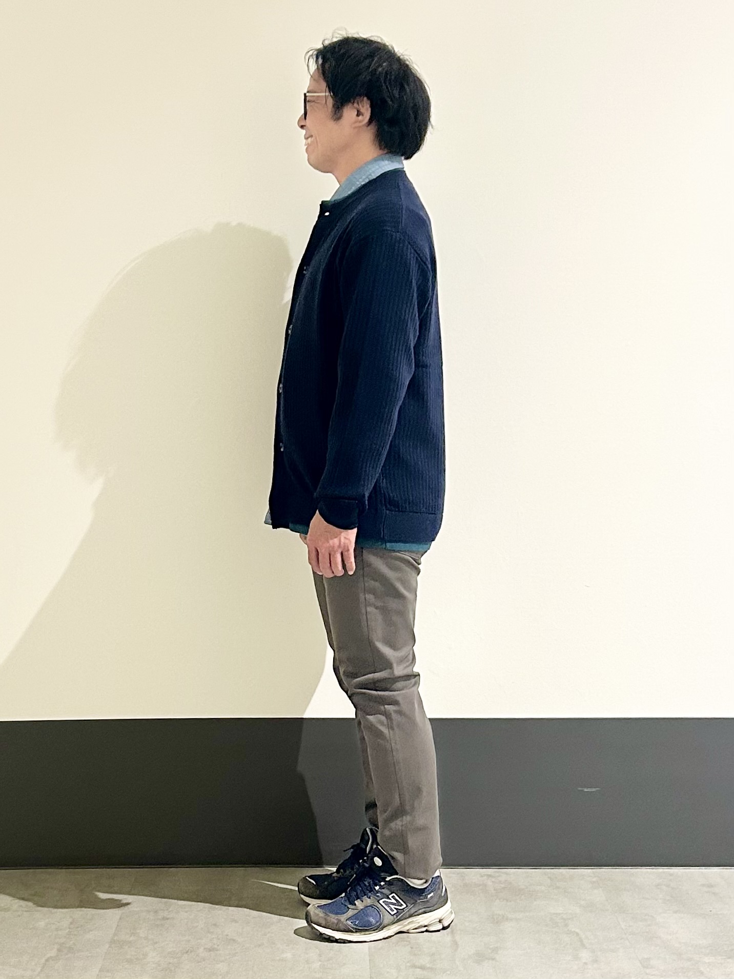 KENJI Iさんの「THE SHOP TK｜レイヤードデザイン カーディガン」を使ったコーディネート