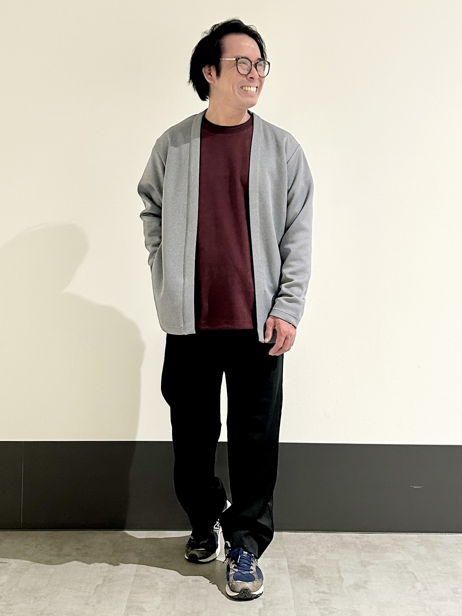 KENJI Iさんの「THE SHOP TK｜杢調スエードタッチカーデ」を使ったコーディネート