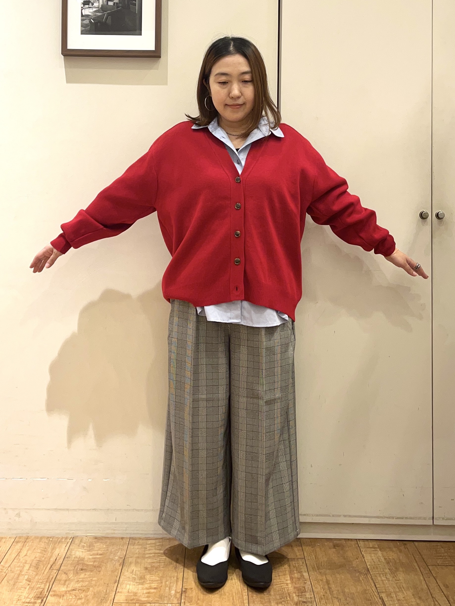harusakuさんの「SHOO･LA･RUE｜【毛玉になりにくい/S-LL/洗濯機可/体型カバー】Vネックゆったりカーディガン」を使ったコーディネート