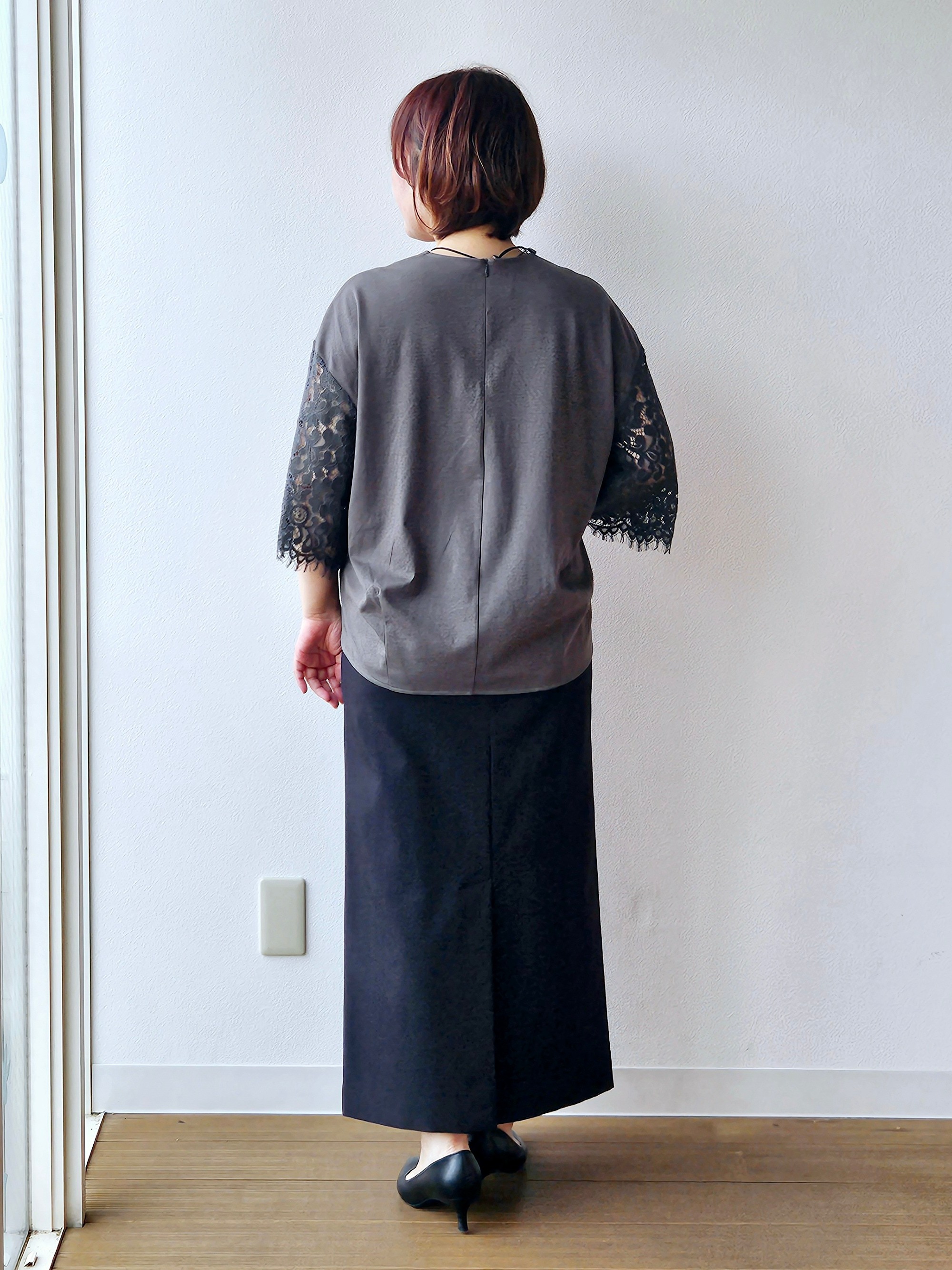 やじまさんの「UNTITLED｜【秋映え/甘めTシャツ】袖レースプルオーバー」を使ったコーディネート