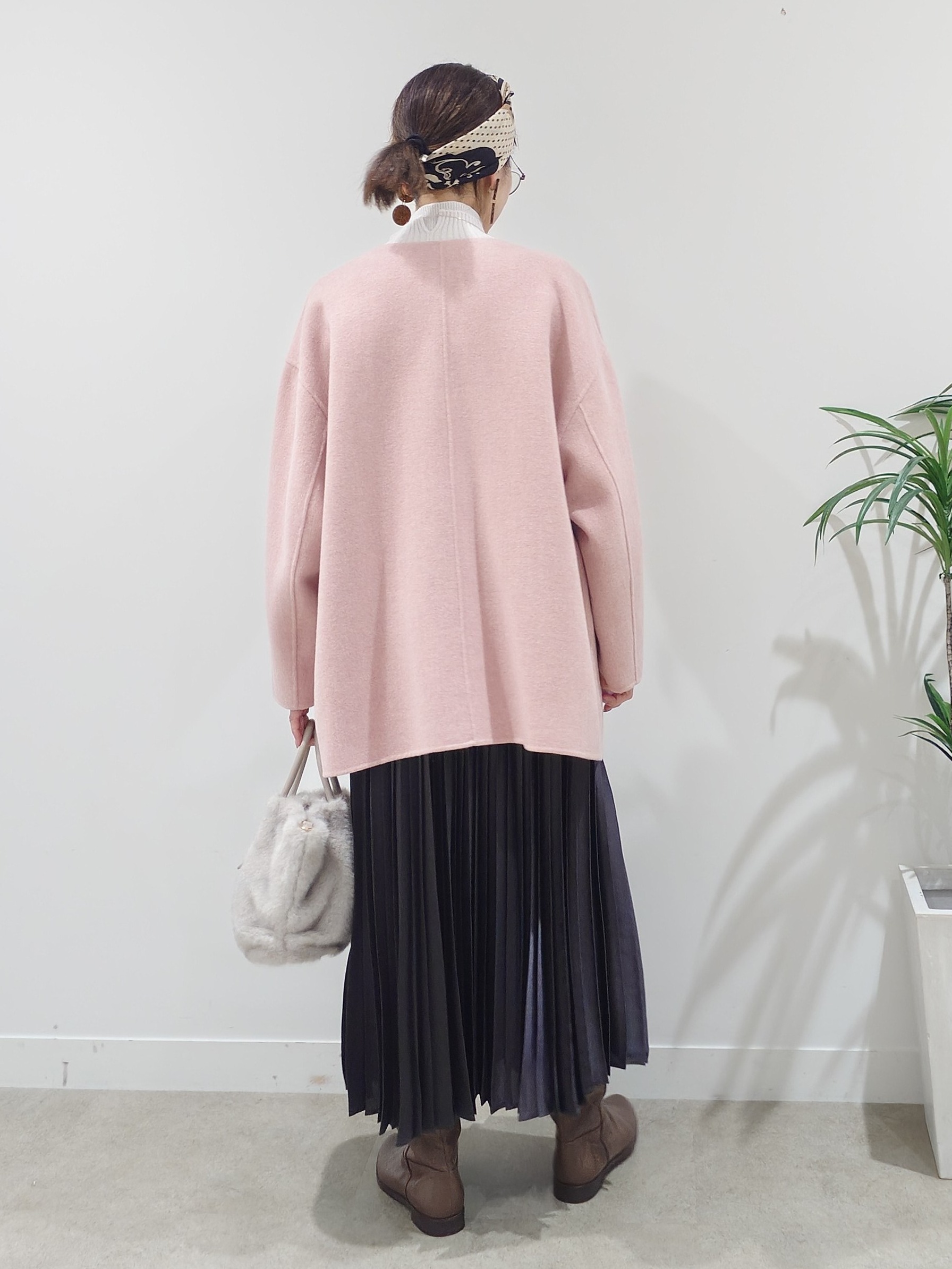 MUTSUKOさんの「UNTITLED｜【マフラー付き/ゆったり】リバーコート」を使ったコーディネート