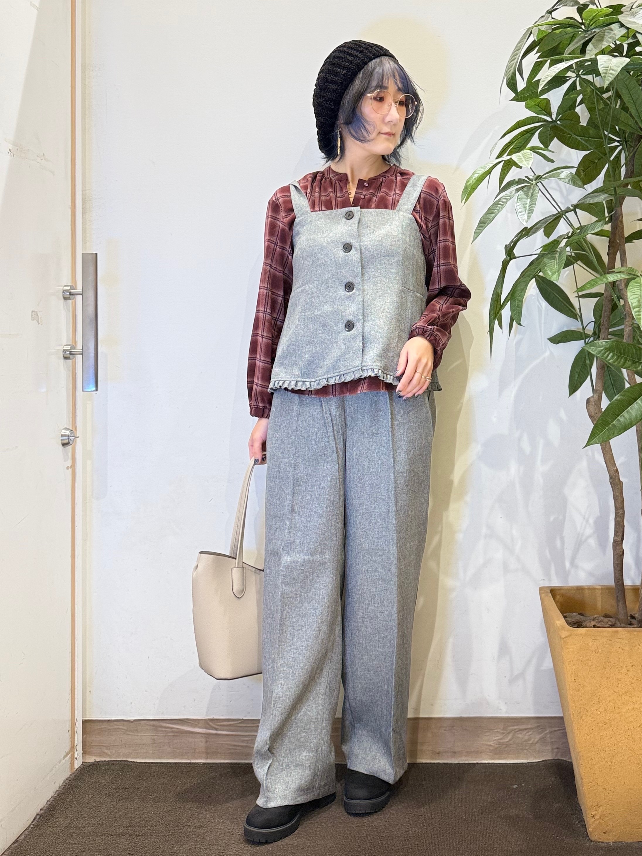 misakiさんの「SHOO･LA･RUE｜【2点セット／着方いろいろ】ビスチェ&times;センタープレスパンツ セットアップ」を使ったコーディネート